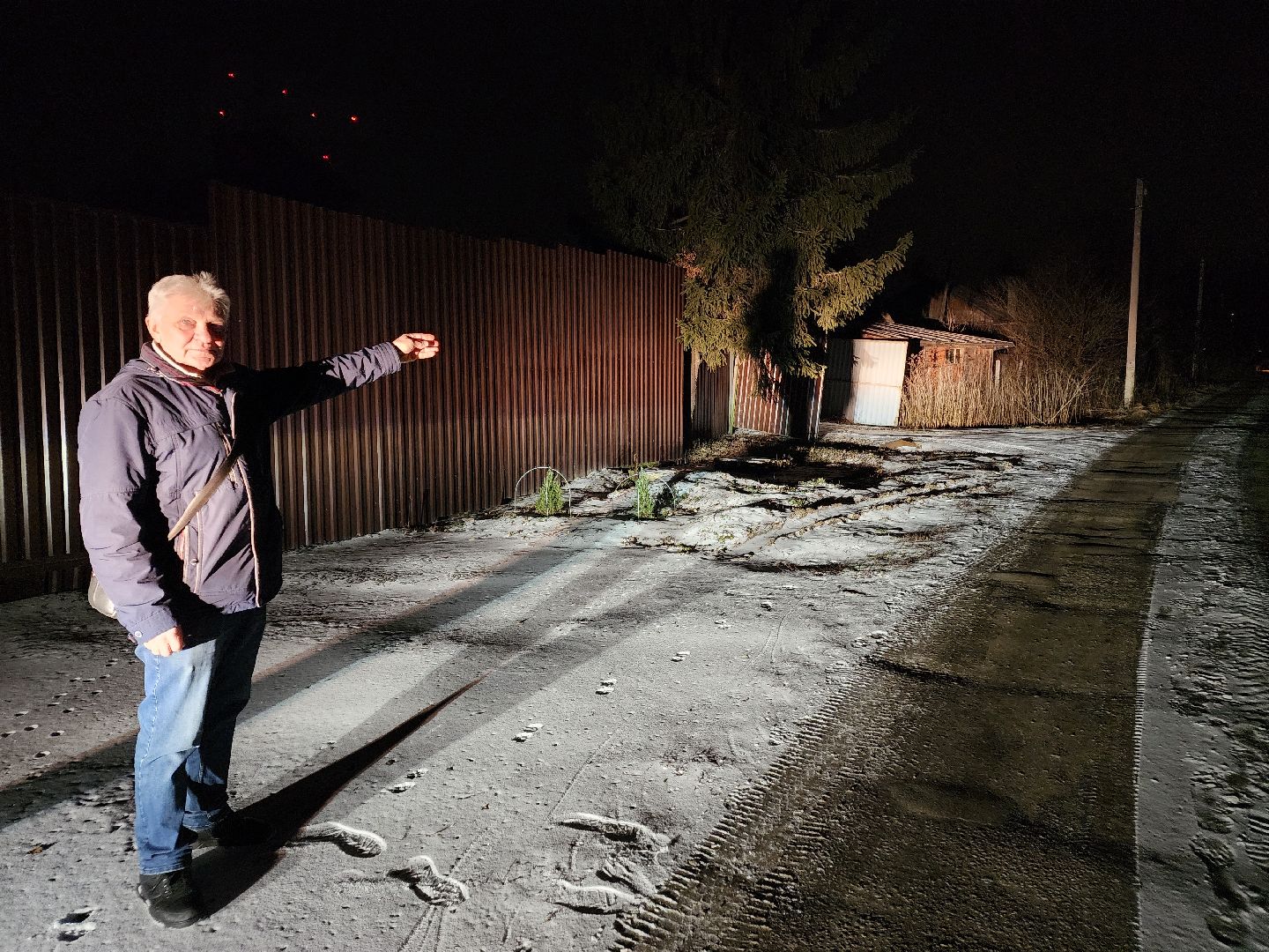 Чехов, выездная администрация, встречи с жителями, обращения граждан, деревня Дубинино, подъездная дорога, улицы Нижняя и Заречная, освещение, уличные фонари, благоустройство, содержание дорог,