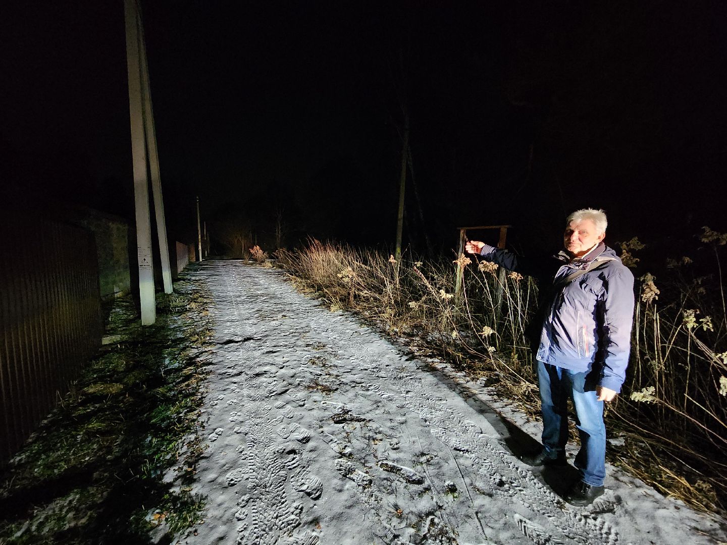 Чехов, выездная администрация, встречи с жителями, обращения граждан, деревня Дубинино, подъездная дорога, улицы Нижняя и Заречная, освещение, уличные фонари, благоустройство, содержание дорог,