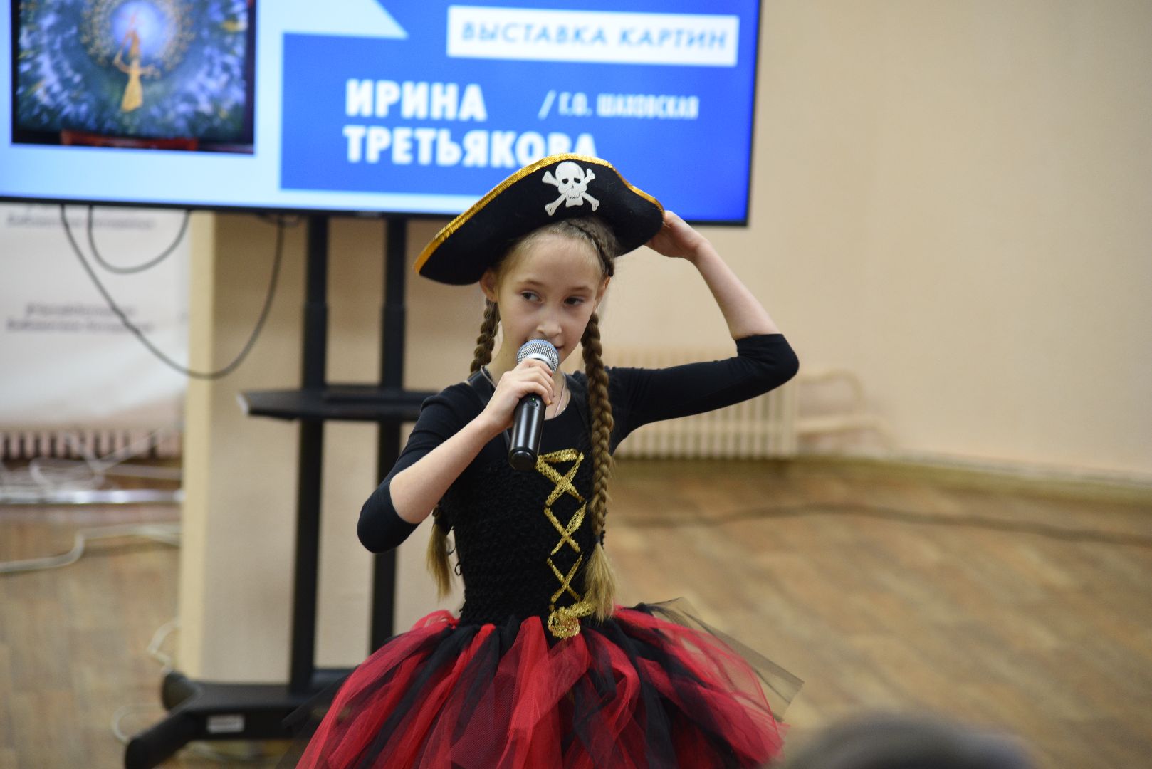 лотошино, лотошинская библиотека, выставка, искусство,