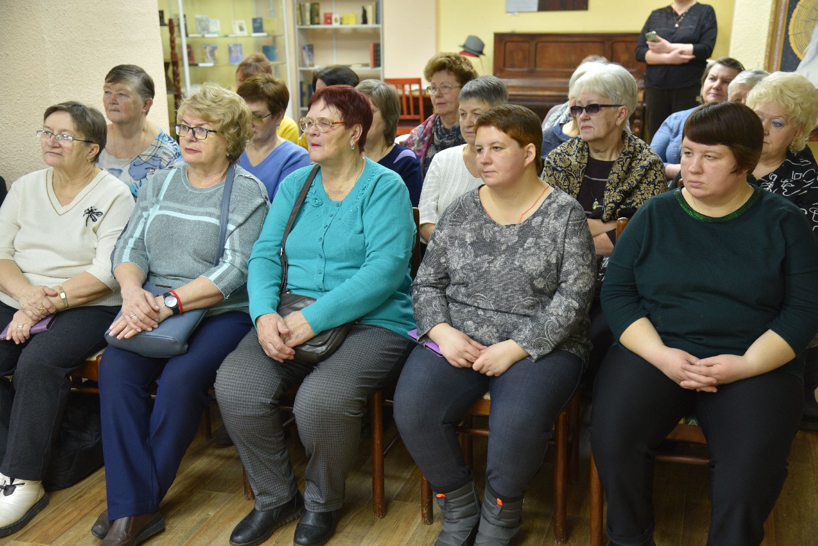 лотошино, лотошинская библиотека, выставка, искусство,