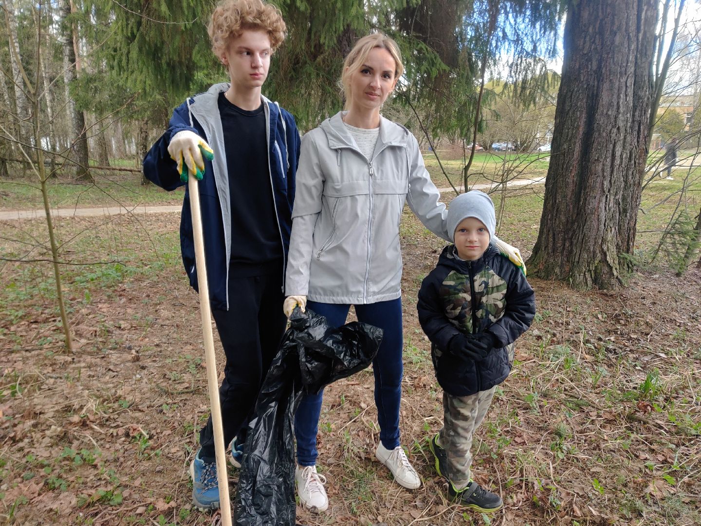 Красноармейск, Пушкинский, субботник, бульвар Зубова, люди