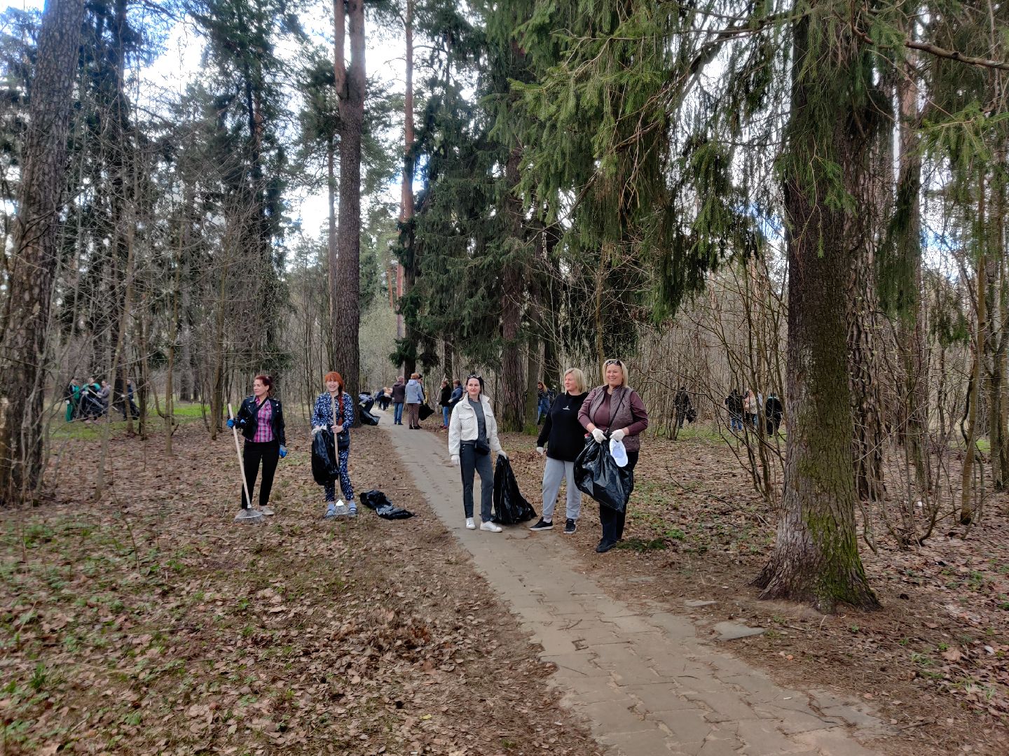 Красноармейск, Пушкинский, субботник, бульвар Зубова, люди