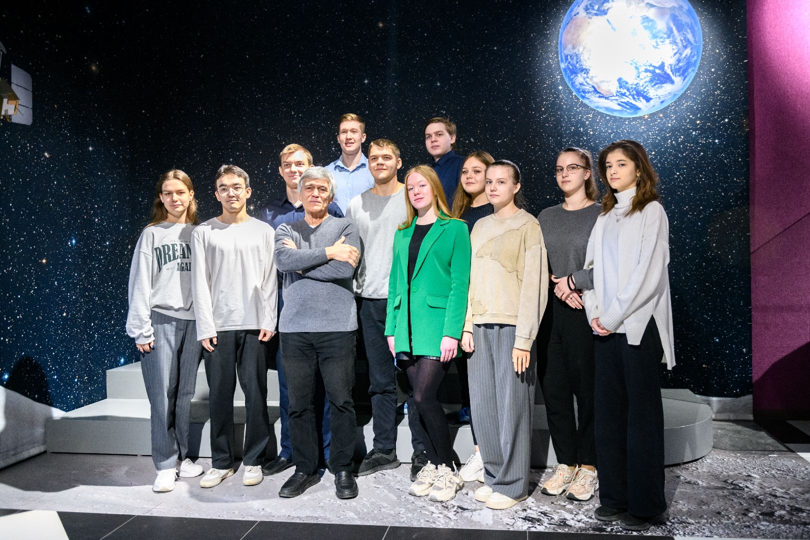 наука, лзос, лыткарино лзос, путешествие по луне, день науки, владимир сурдин, астроном владимир сурдин, вертикалки,