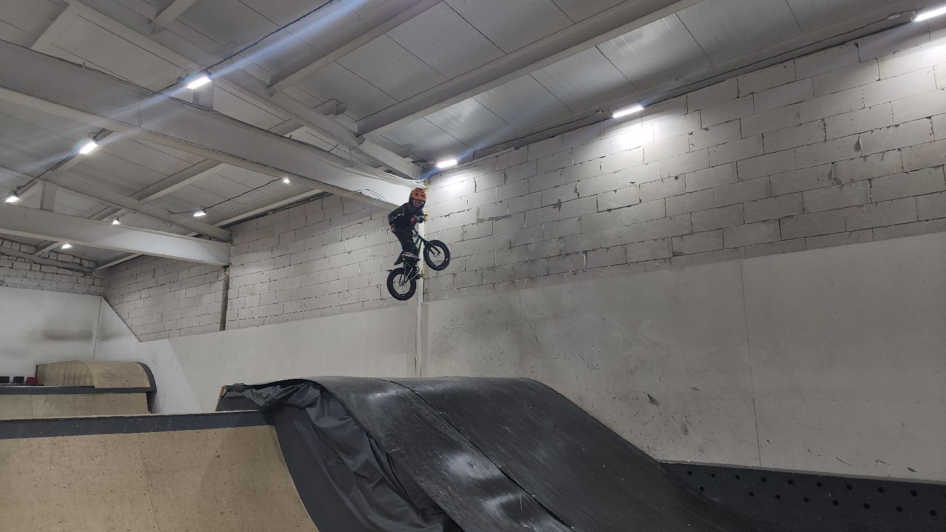 рекорд, книга рекордов, мировой рекорд, семилетний рекордсмен, мальчик, ребенок, bmx, экстрим,