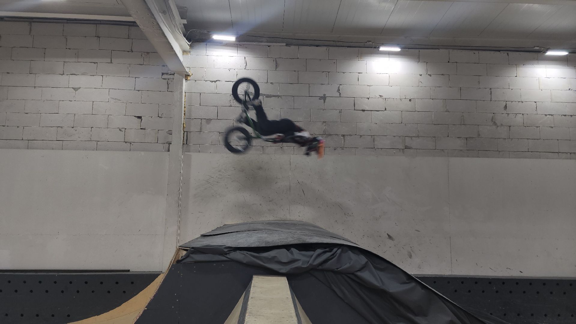 рекорд, книга рекордов, мировой рекорд, семилетний рекордсмен, мальчик, ребенок, bmx, экстрим,