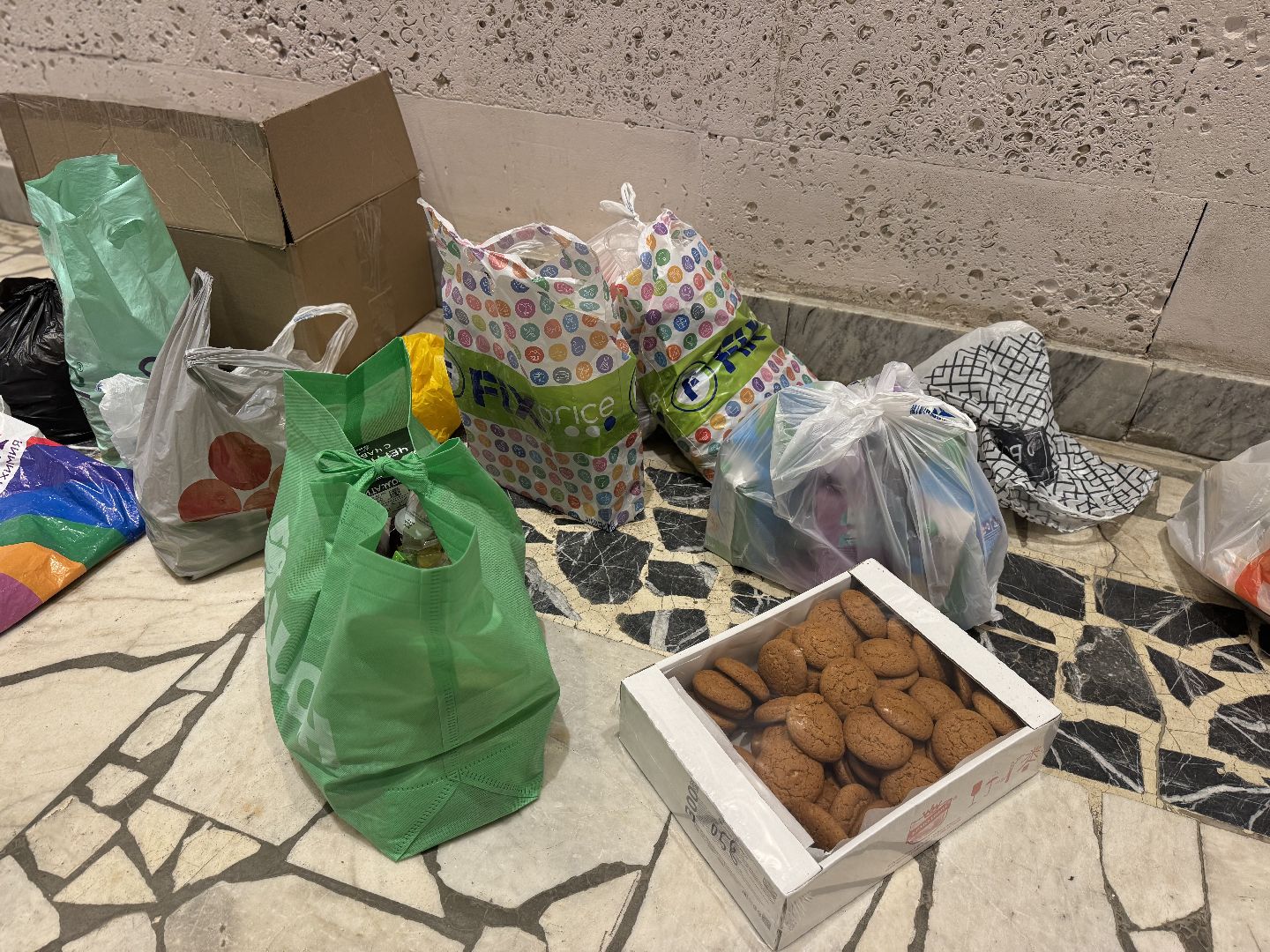 гуманирная помощь, Волонтеры, СВО, кинотеатр искра, маскировочные сети, вертикалки,