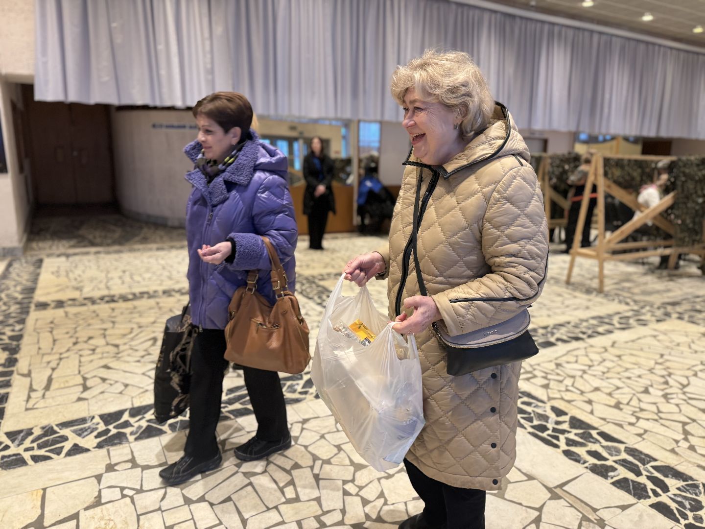 гуманирная помощь, Волонтеры, СВО, кинотеатр искра, маскировочные сети, вертикалки,