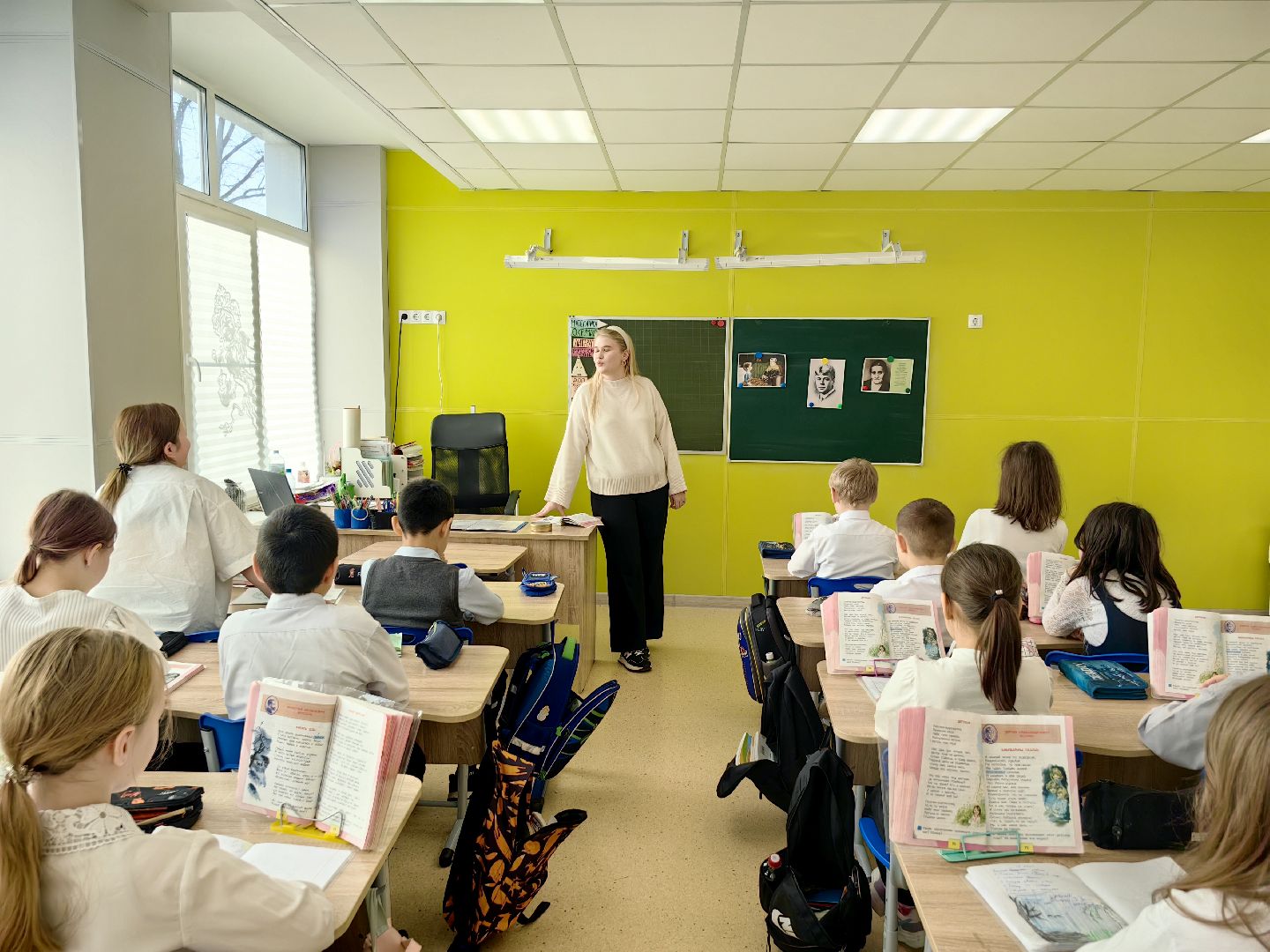 учитель начальных классов, школа, педагог, доплата, молодой специалист,