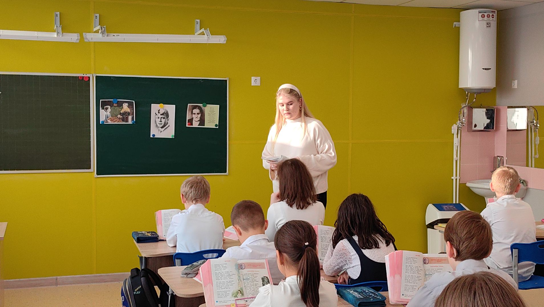 учитель начальных классов, школа, педагог, доплата, молодой специалист,