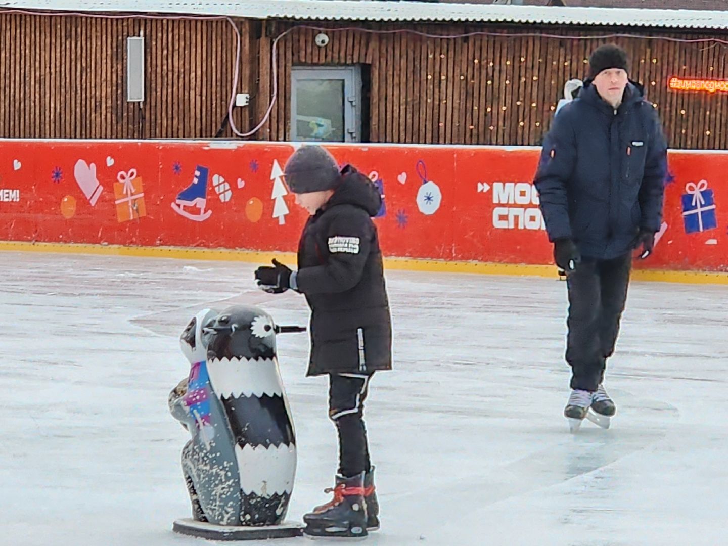 Чехов, Советская площадь 3, открытый ледовый каток, бесплатный каток, катание на коньках, сеансы, график работы, прокат коньков, проект зима в подмосковье, губернатор московской области,