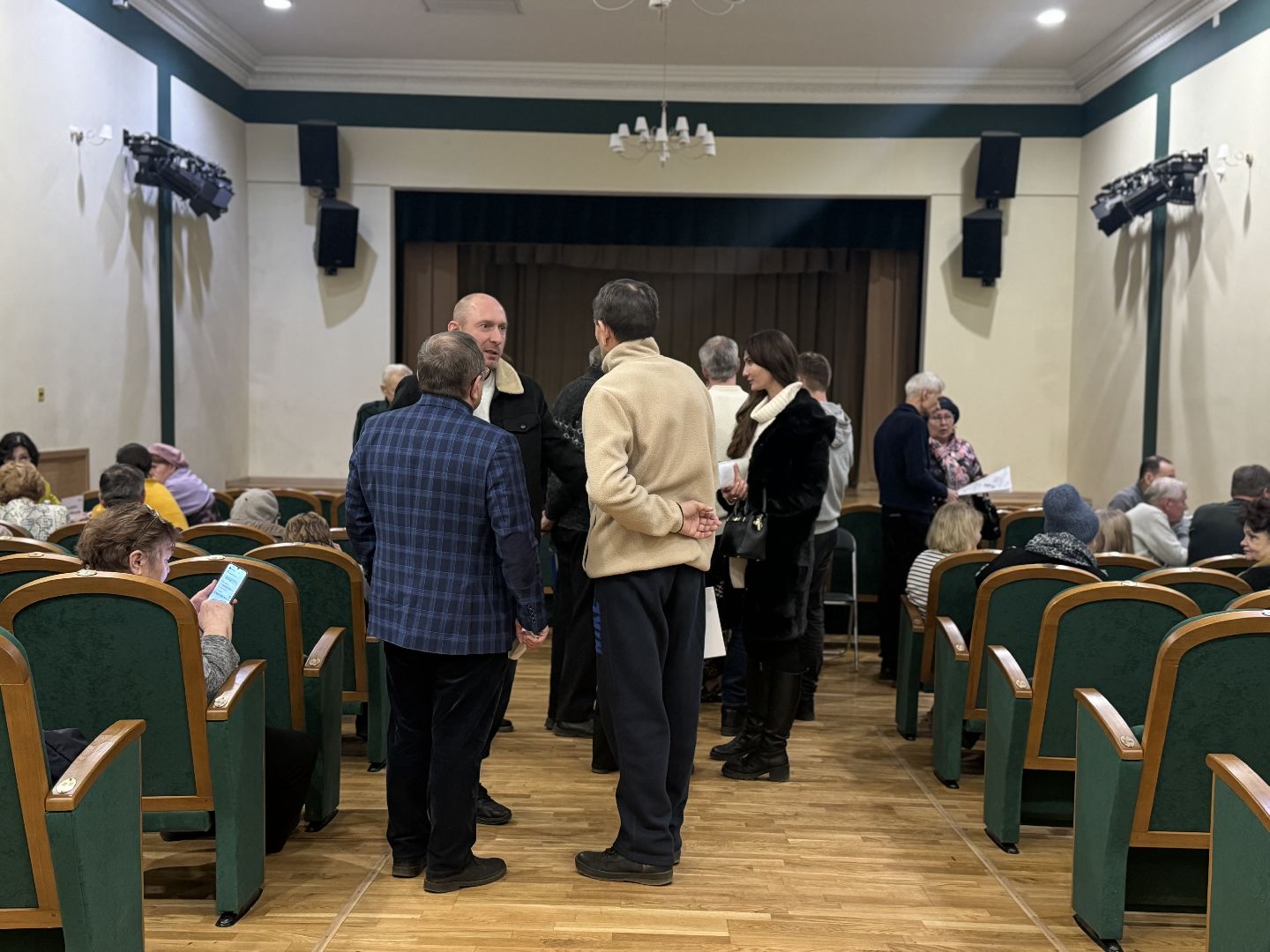 Выездная администрация, Поселок Петровское, ленинский го, Жители,