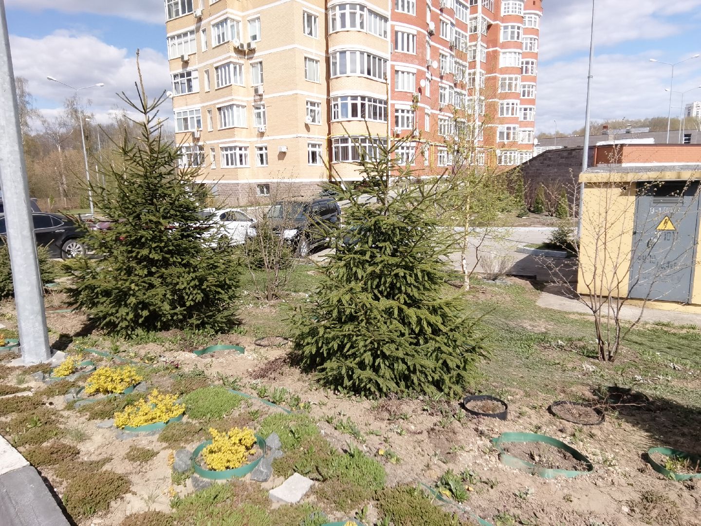 Балашиха, субботник, благоустройство, Заречная 43,44, ТСН Любимый дом, придомовая территория, уборка, содержание и эксплуатация жилых зданий