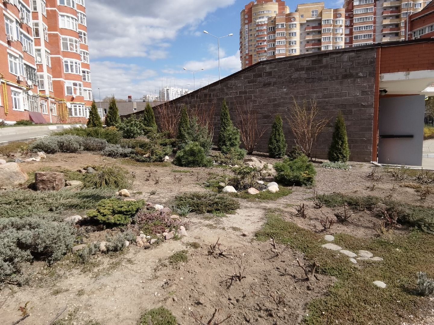 Балашиха, субботник, благоустройство, Заречная 43,44, ТСН Любимый дом, придомовая территория, уборка, содержание и эксплуатация жилых зданий