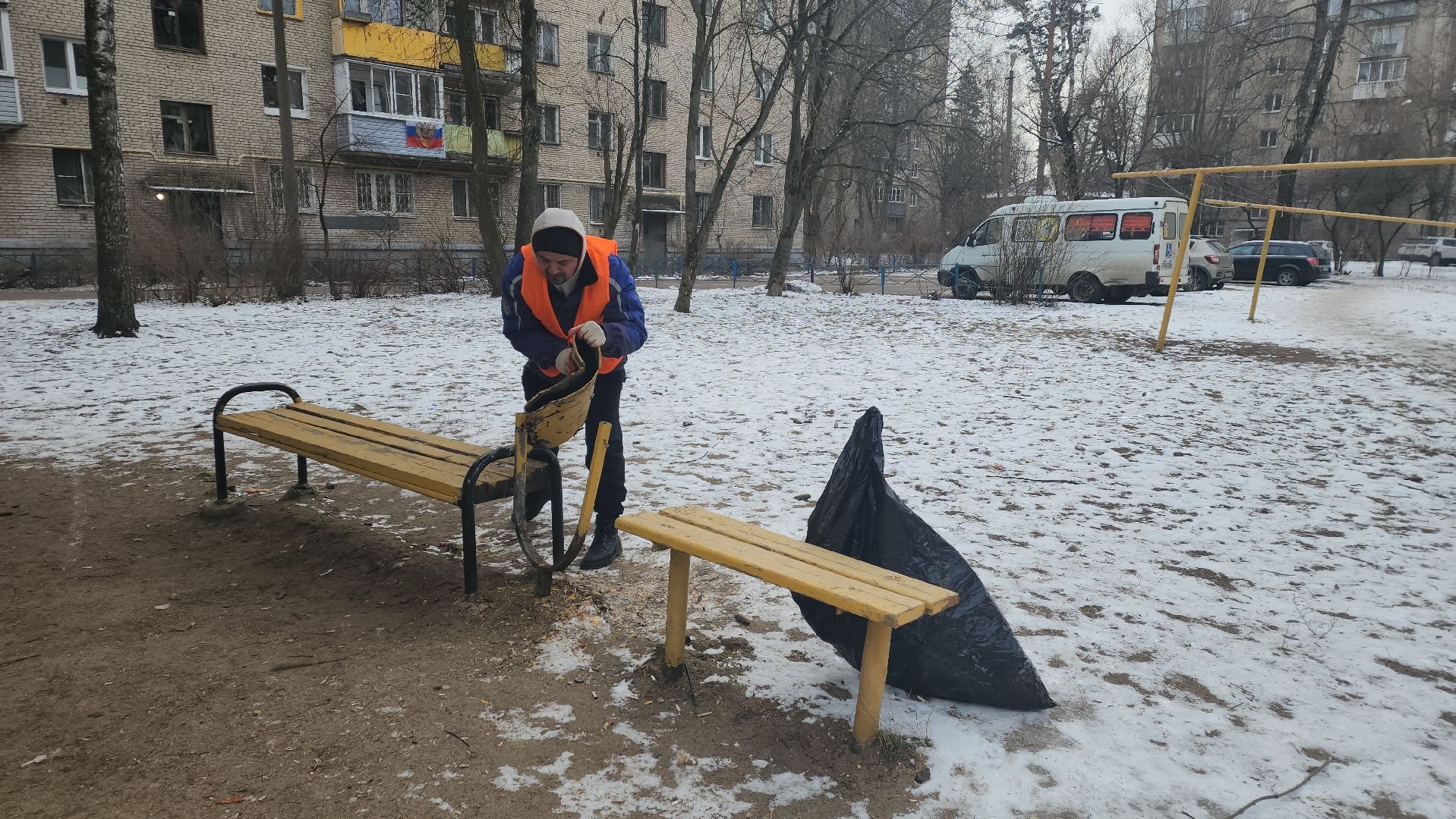 вертикалки, пушкино, уборка двора, коммунальное предприятие, урны для мусора,