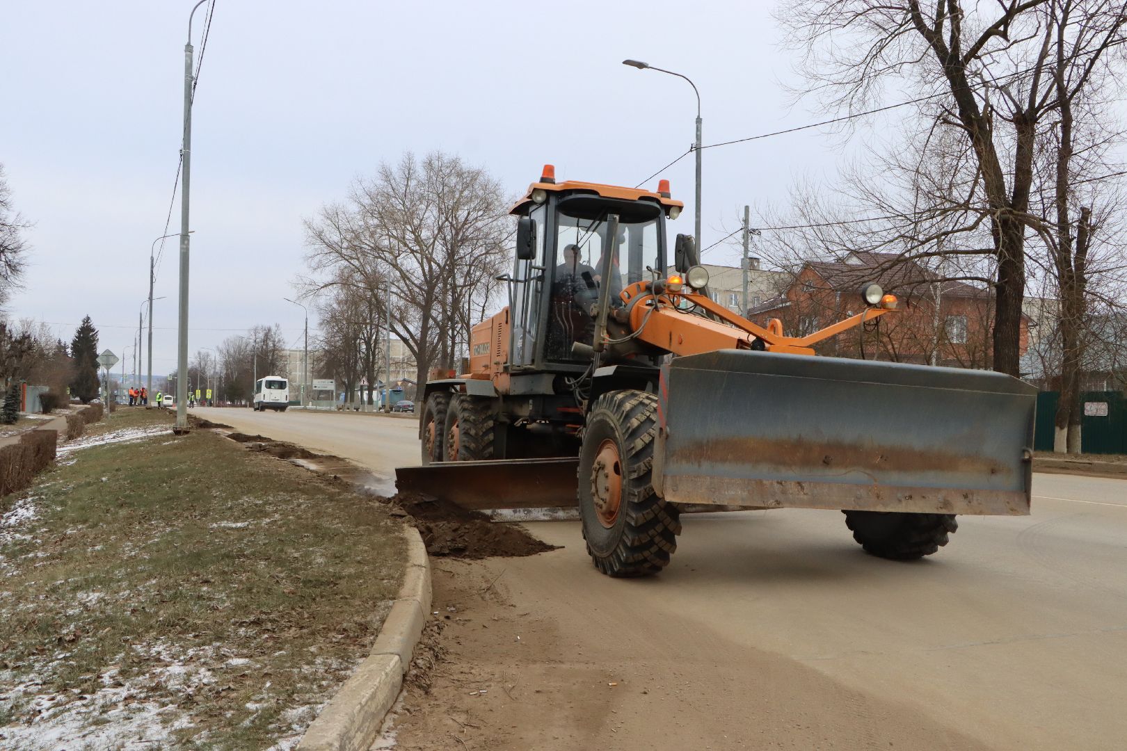мосавтодор, серебряные пруды, улица ленина, дорожные работы, уборка прибордюрной территории,