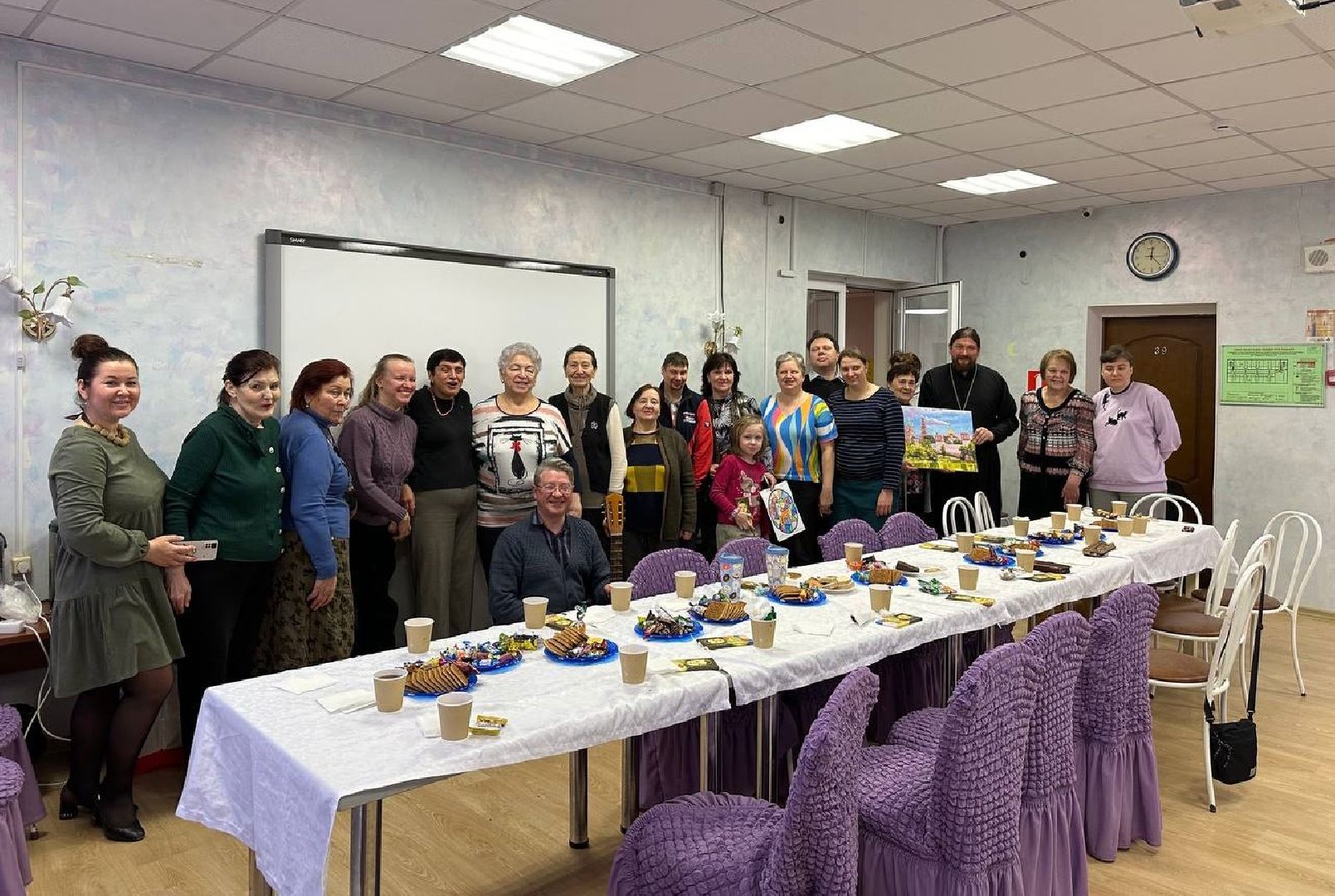 вертикалка, ивантеевка, священник, встреча, беседа,песни под гитару,центр социального обслуживания, родители детей инвалидов,