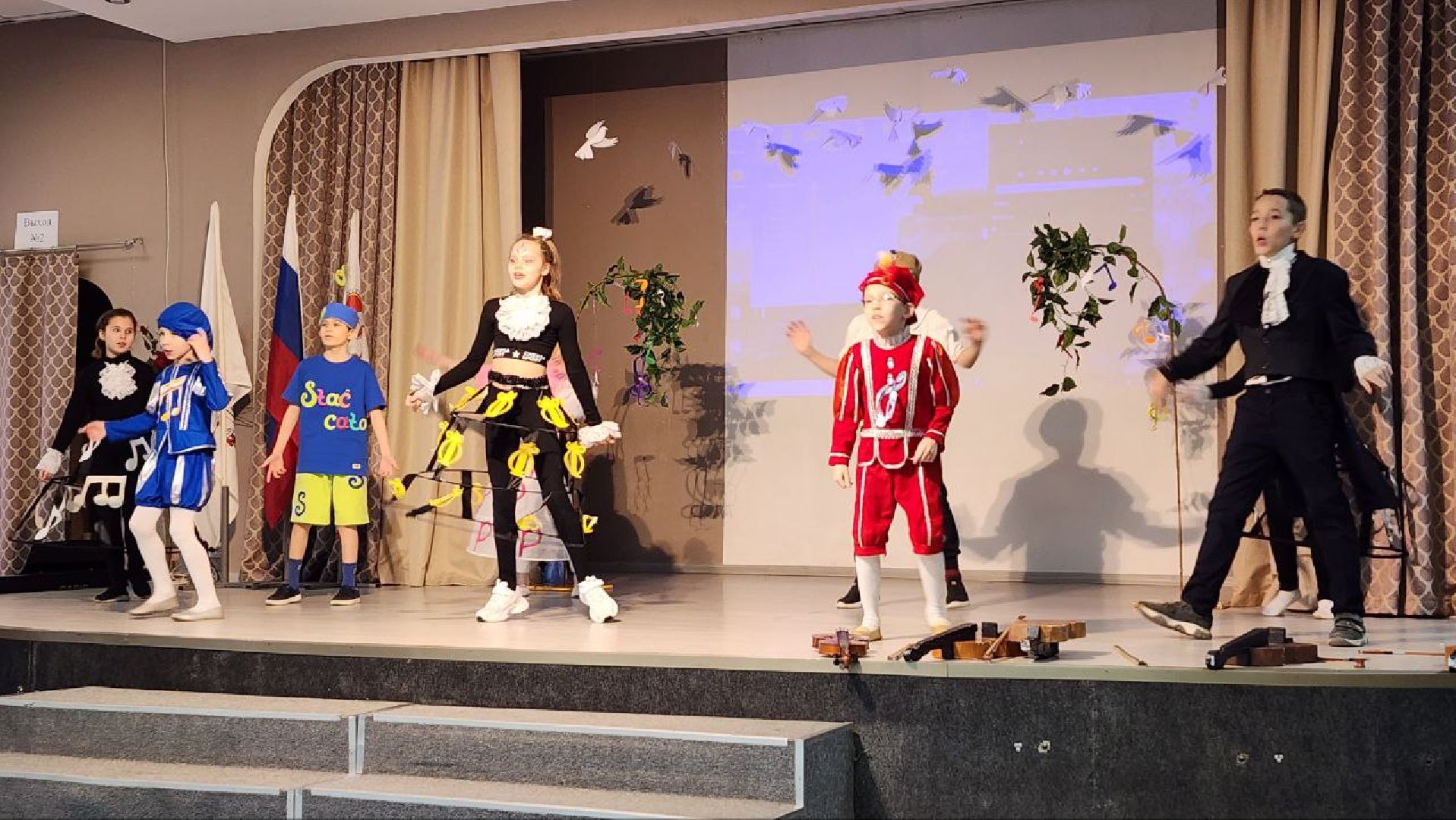 Дмитров, Григорий Гладков, Театр Важные люди,