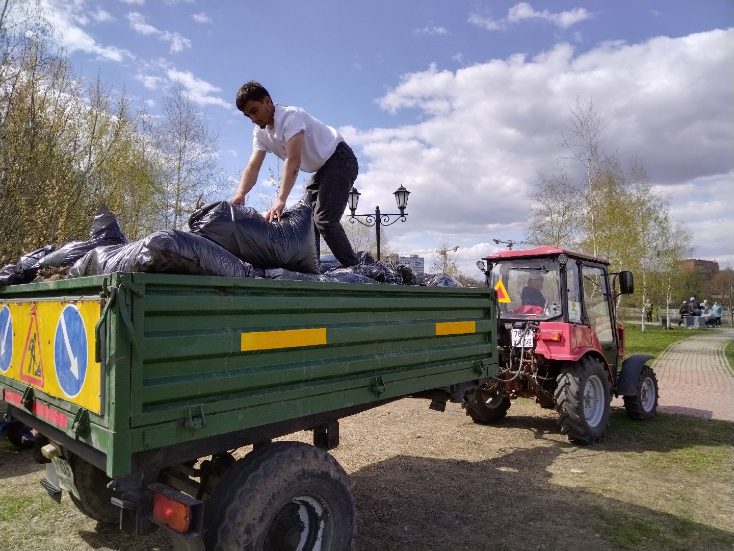 субботник, Мытищи, трактор, техника