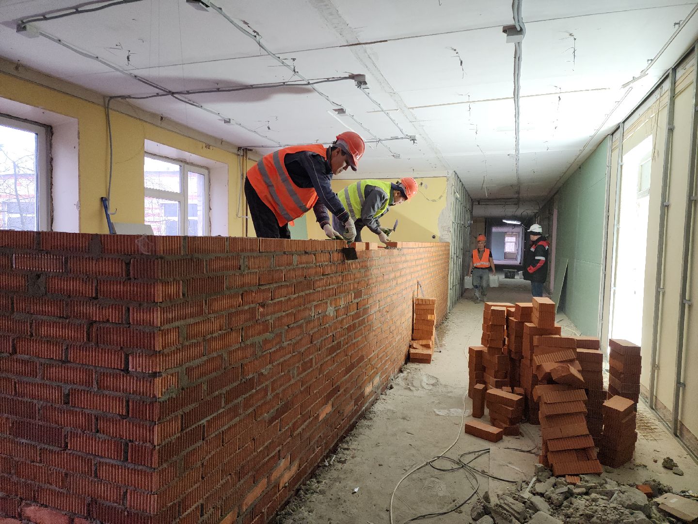 вертикалки, капремонт, гимназия подольских курсантов,ремонт школы,