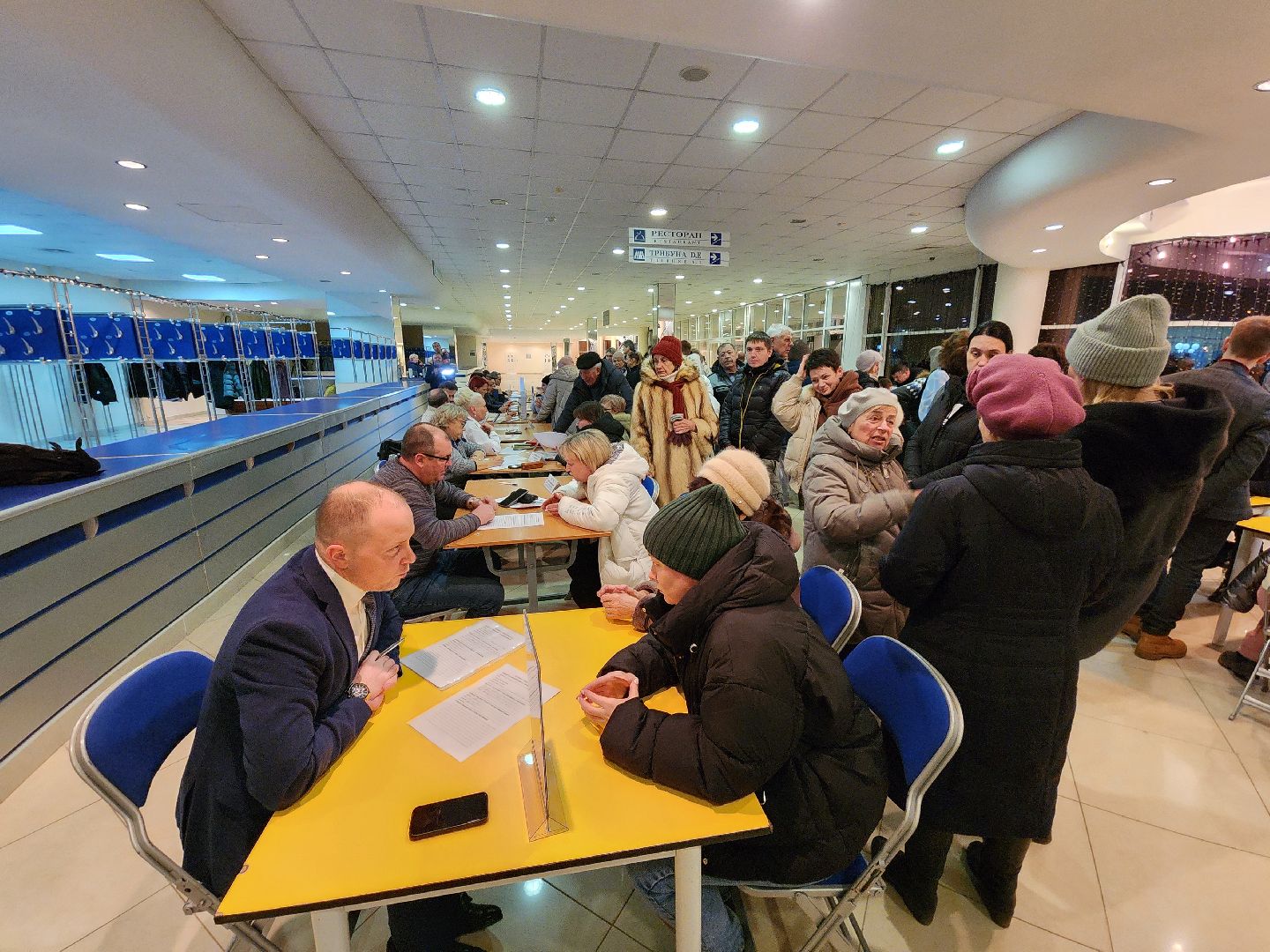 Чехов, дворец спорта олимпийский, выездная администрация, встреча с жителями, обращения граждан, Вокзальная площадь 2, опилить деревья, удалить аварийные деревья, сухостойные деревья, содержание придомовой территории,