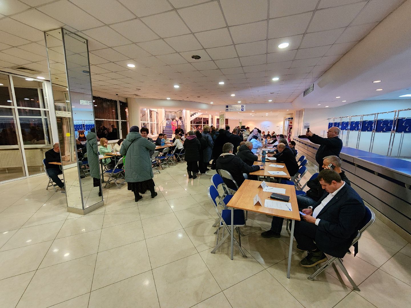 Чехов, дворец спорта олимпийский, выездная администрация, встреча с жителями, обращения граждан, Вокзальная площадь 2, опилить деревья, удалить аварийные деревья, сухостойные деревья, содержание придомовой территории,