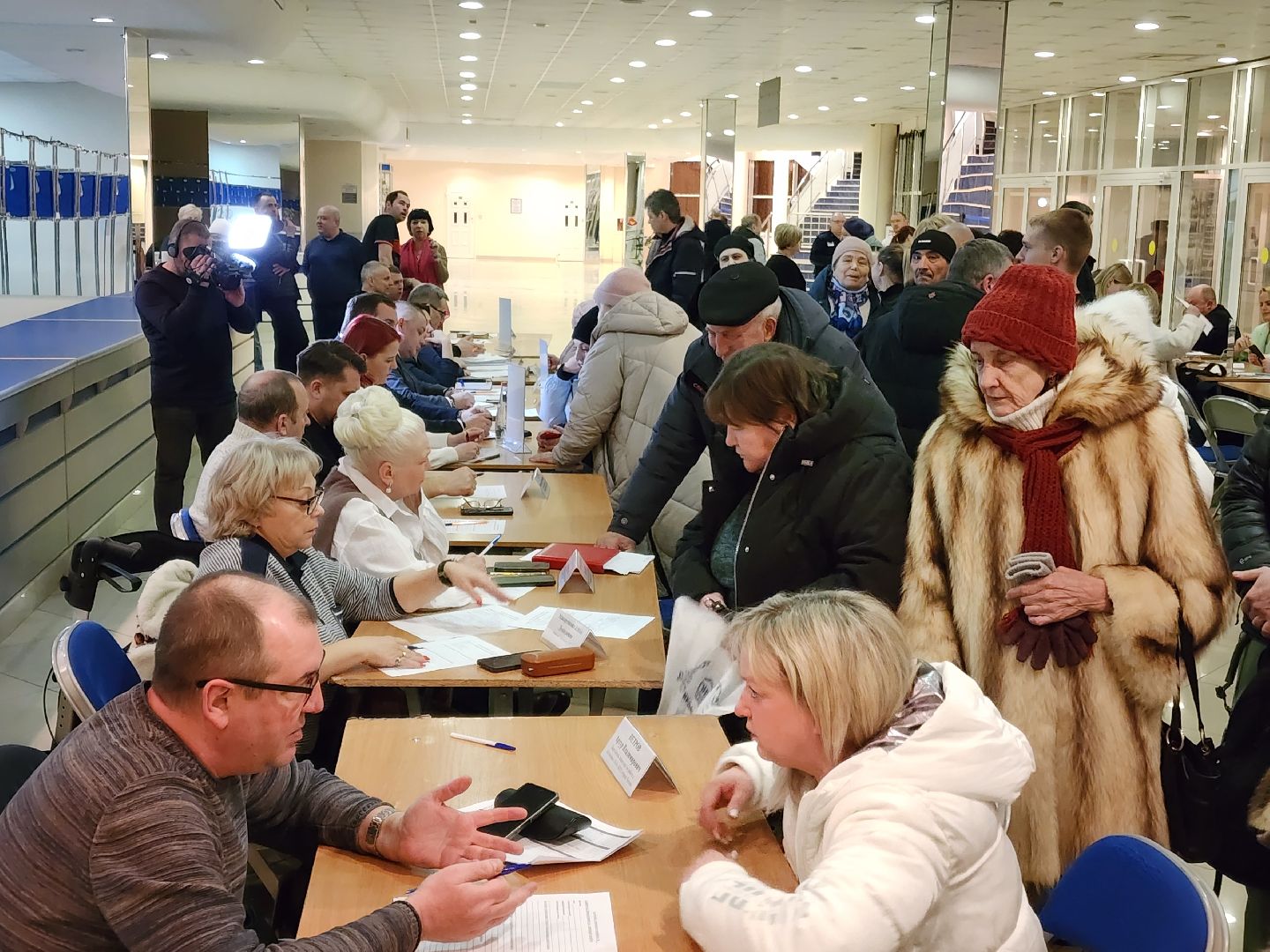 Чехов, дворец спорта олимпийский, выездная администрация, встреча с жителями, обращения граждан, Вокзальная площадь 2, опилить деревья, удалить аварийные деревья, сухостойные деревья, содержание придомовой территории,