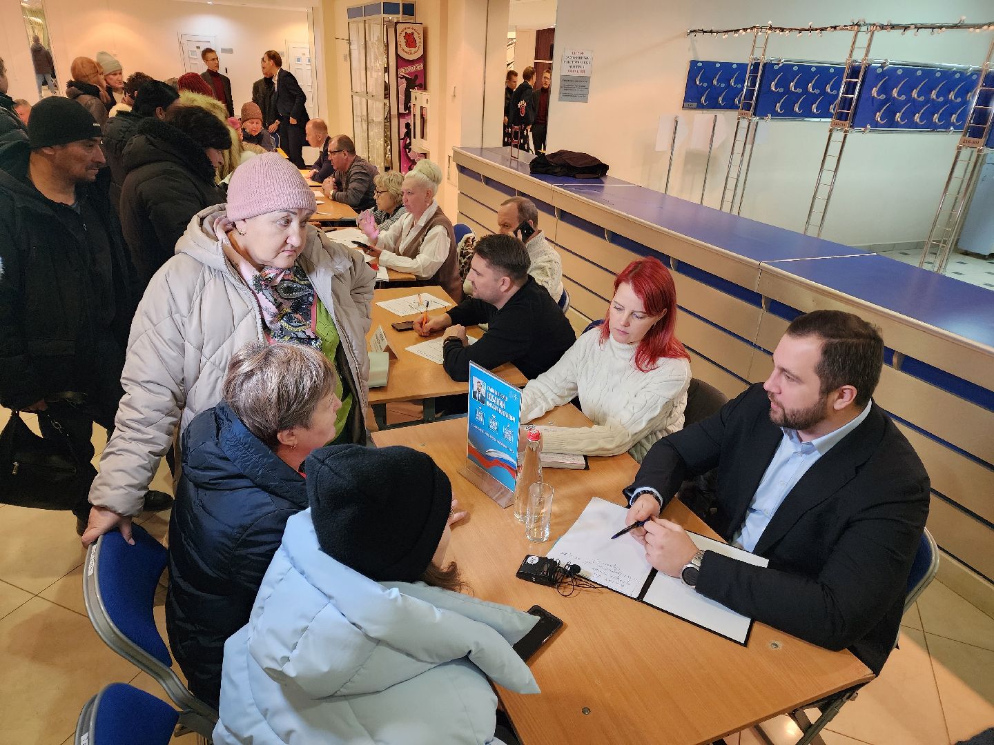 Чехов, дворец спорта олимпийский, выездная администрация, встреча с жителями, обращения граждан, Вокзальная площадь 2, опилить деревья, удалить аварийные деревья, сухостойные деревья, содержание придомовой территории,