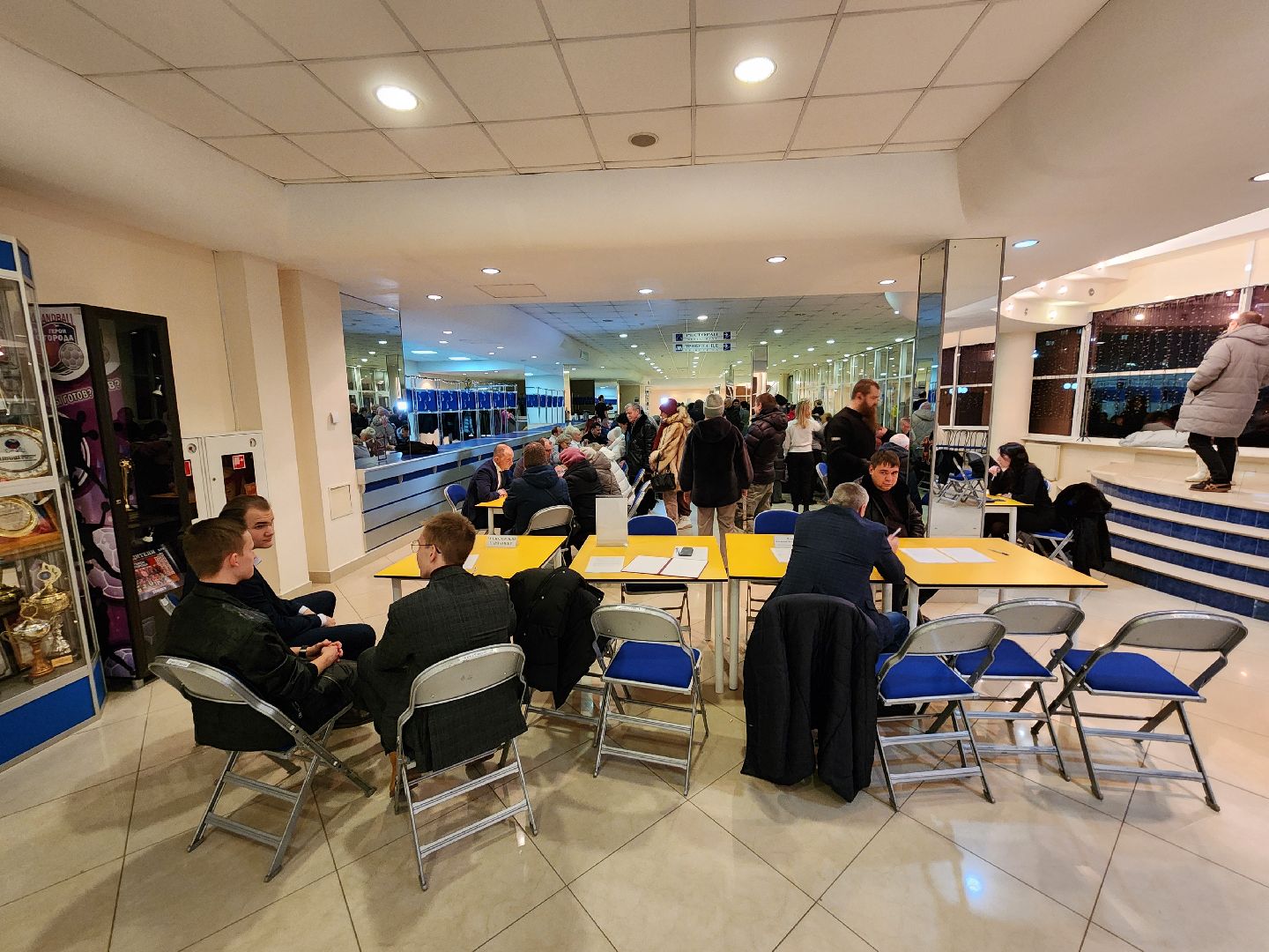 Чехов, дворец спорта олимпийский, выездная администрация, встреча с жителями, обращения граждан, Вокзальная площадь 2, опилить деревья, удалить аварийные деревья, сухостойные деревья, содержание придомовой территории,