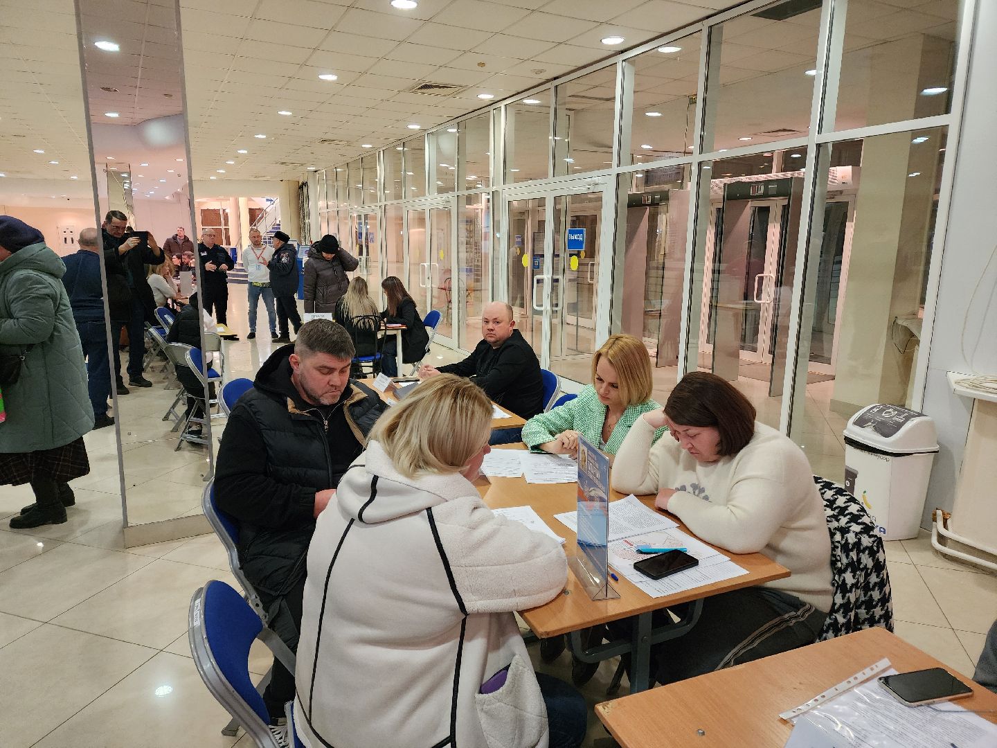 Чехов, дворец спорта олимпийский, выездная администрация, встреча с жителями, обращения граждан, Вокзальная площадь 2, опилить деревья, удалить аварийные деревья, сухостойные деревья, содержание придомовой территории,