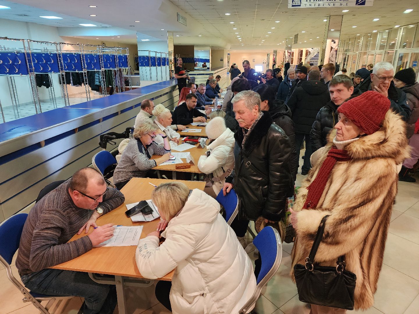 Чехов, дворец спорта олимпийский, выездная администрация, встреча с жителями, обращения граждан, Вокзальная площадь 2, опилить деревья, удалить аварийные деревья, сухостойные деревья, содержание придомовой территории,