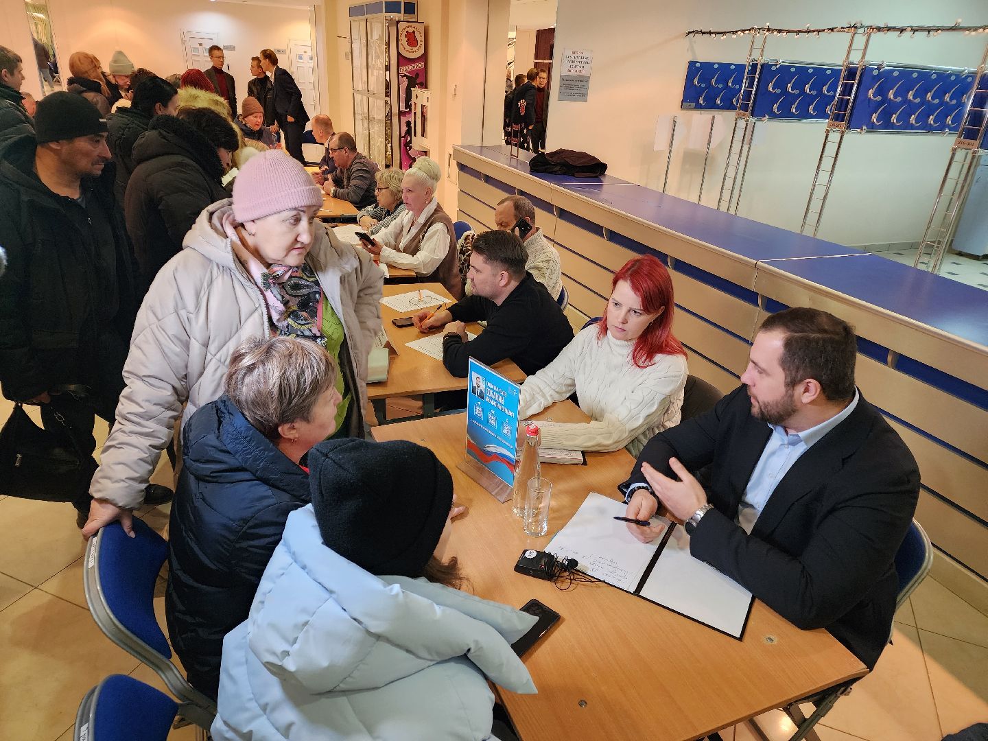 Чехов, дворец спорта олимпийский, выездная администрация, встреча с жителями, обращения граждан, Вокзальная площадь 2, опилить деревья, удалить аварийные деревья, сухостойные деревья, содержание придомовой территории,