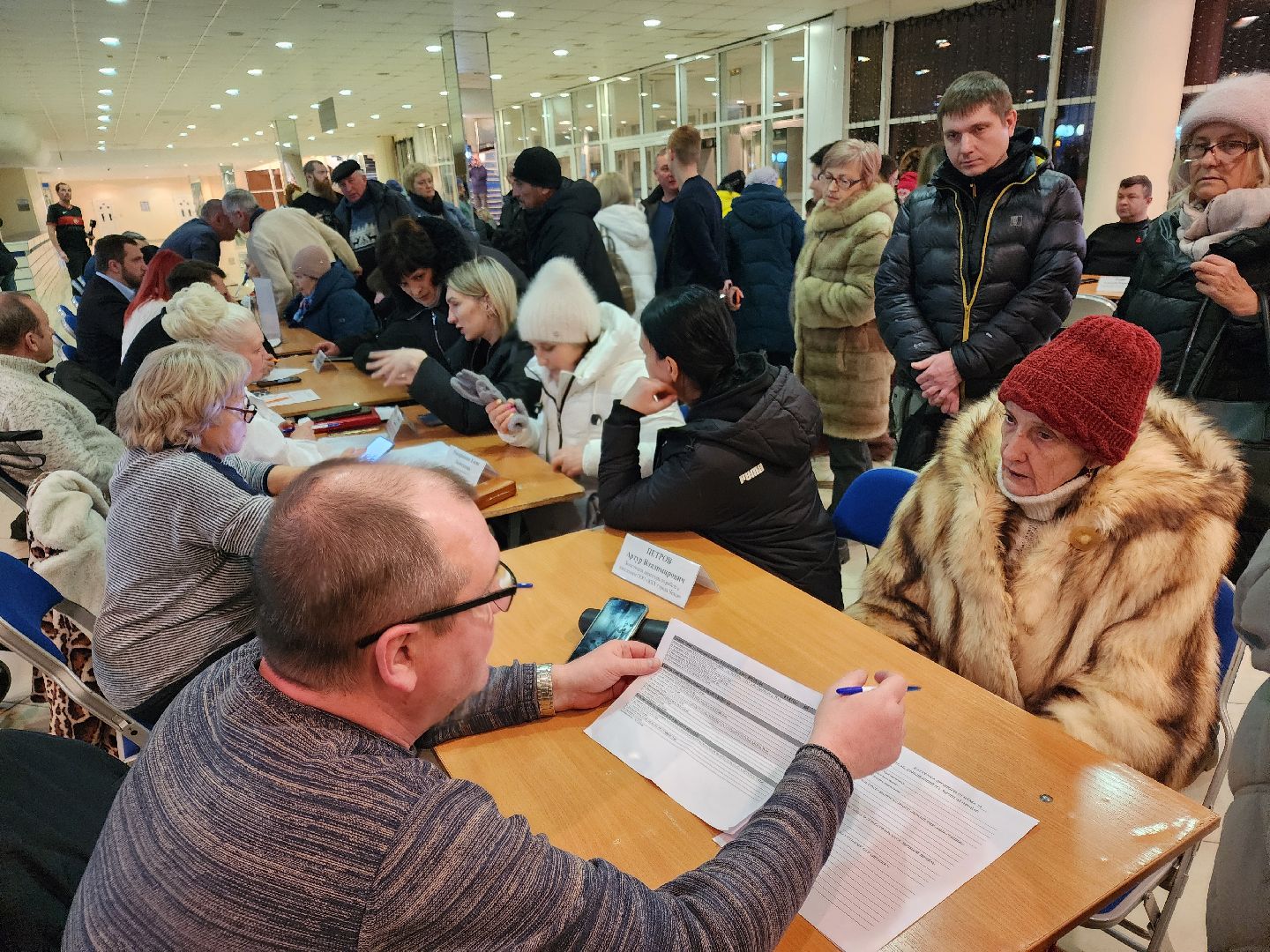 Чехов, дворец спорта олимпийский, выездная администрация, встреча с жителями, обращения граждан, Вокзальная площадь 2, опилить деревья, удалить аварийные деревья, сухостойные деревья, содержание придомовой территории,