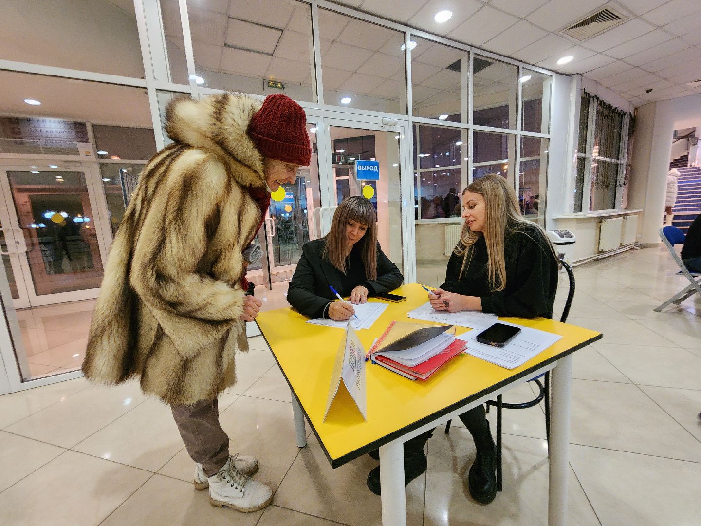 Чехов, дворец спорта олимпийский, выездная администрация, встреча с жителями, обращения граждан, Вокзальная площадь 2, опилить деревья, удалить аварийные деревья, сухостойные деревья, содержание придомовой территории,