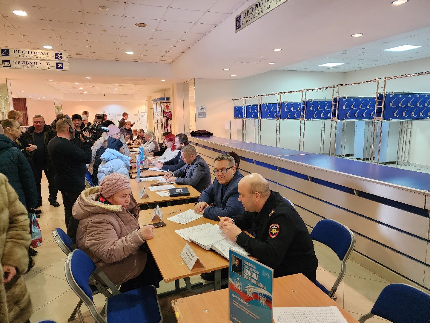 Чехов, дворец спорта олимпийский, выездная администрация, встреча с жителями, обращения граждан, Вокзальная площадь 2, опилить деревья, удалить аварийные деревья, сухостойные деревья, содержание придомовой территории,