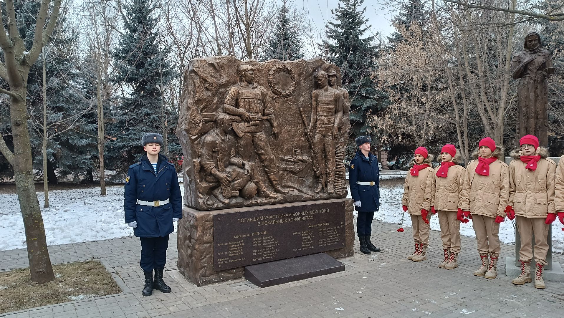 боевое братство, юнармейцы, молодая гвардия, возложение цветов, минута молчания,