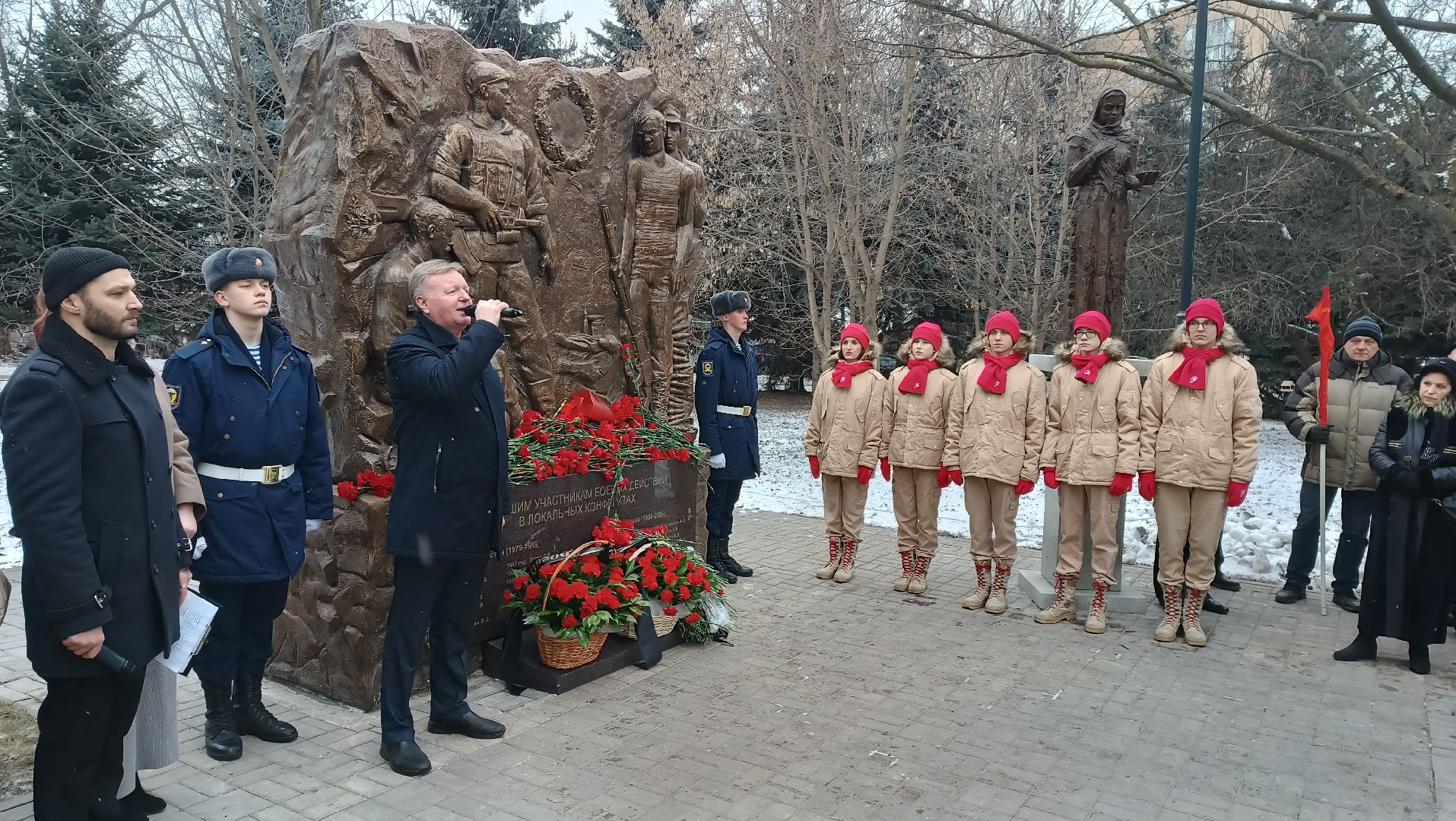боевое братство, юнармейцы, молодая гвардия, возложение цветов, минута молчания,