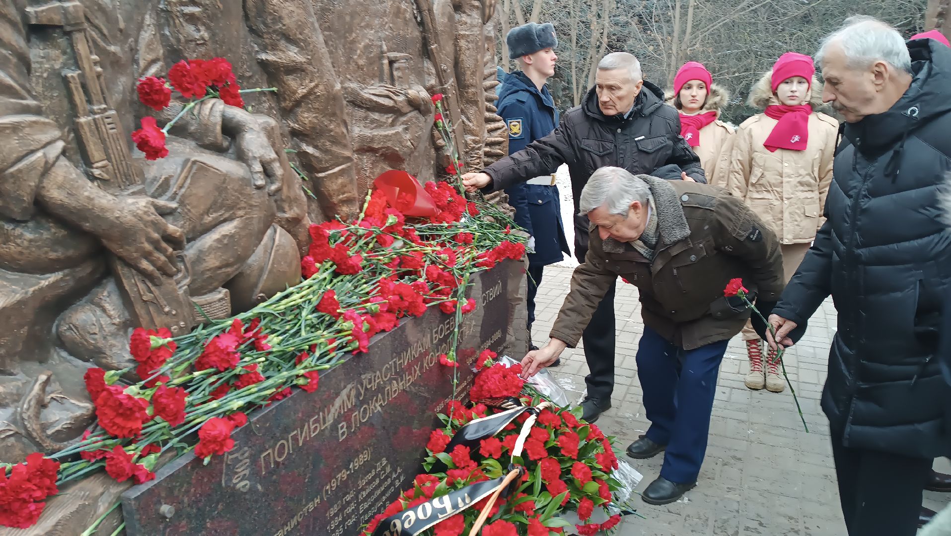боевое братство, юнармейцы, молодая гвардия, возложение цветов, минута молчания,
