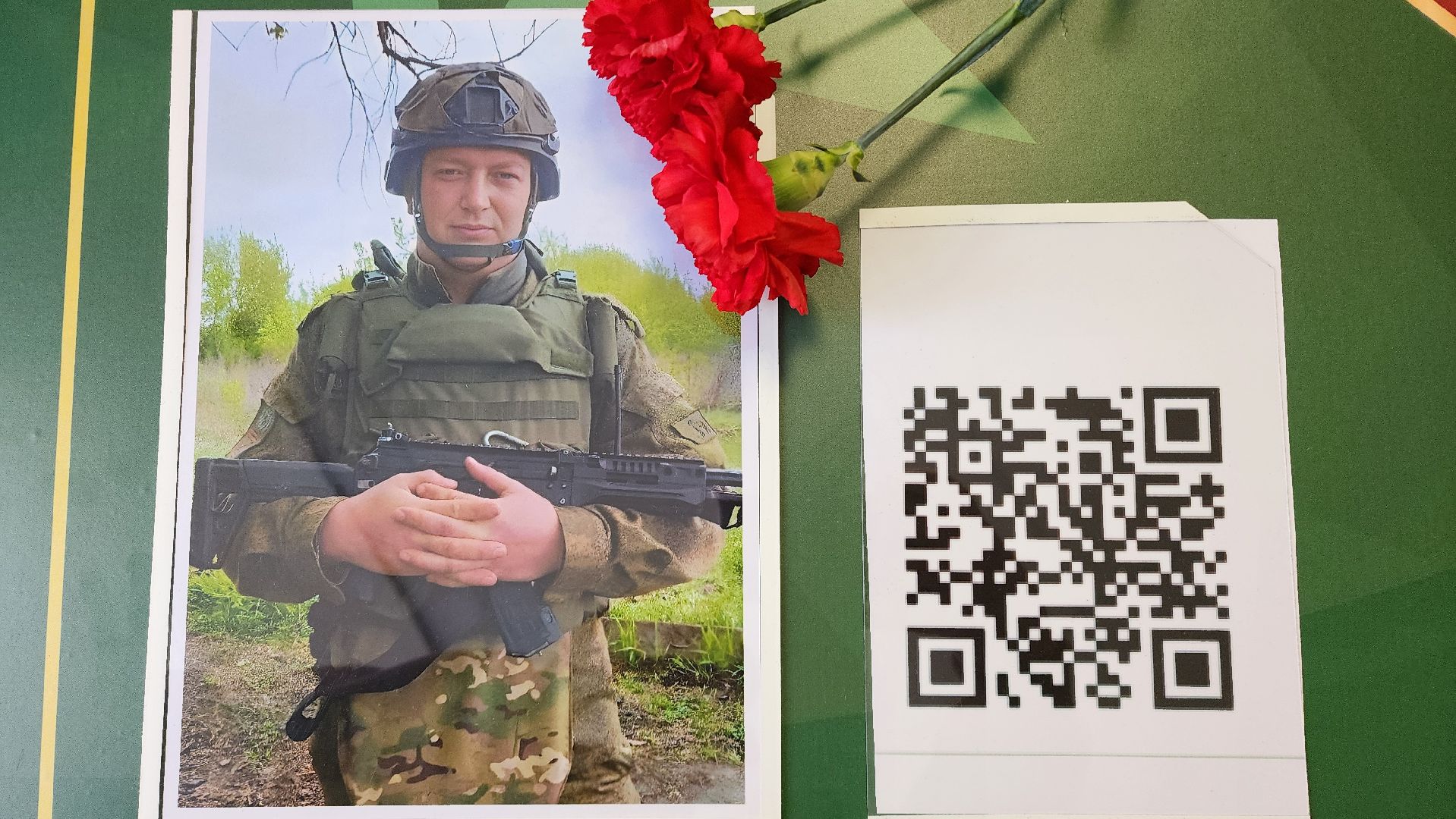 вертикалки, Парта героя сво, Дети, Открытие парты героя в Бронницах,