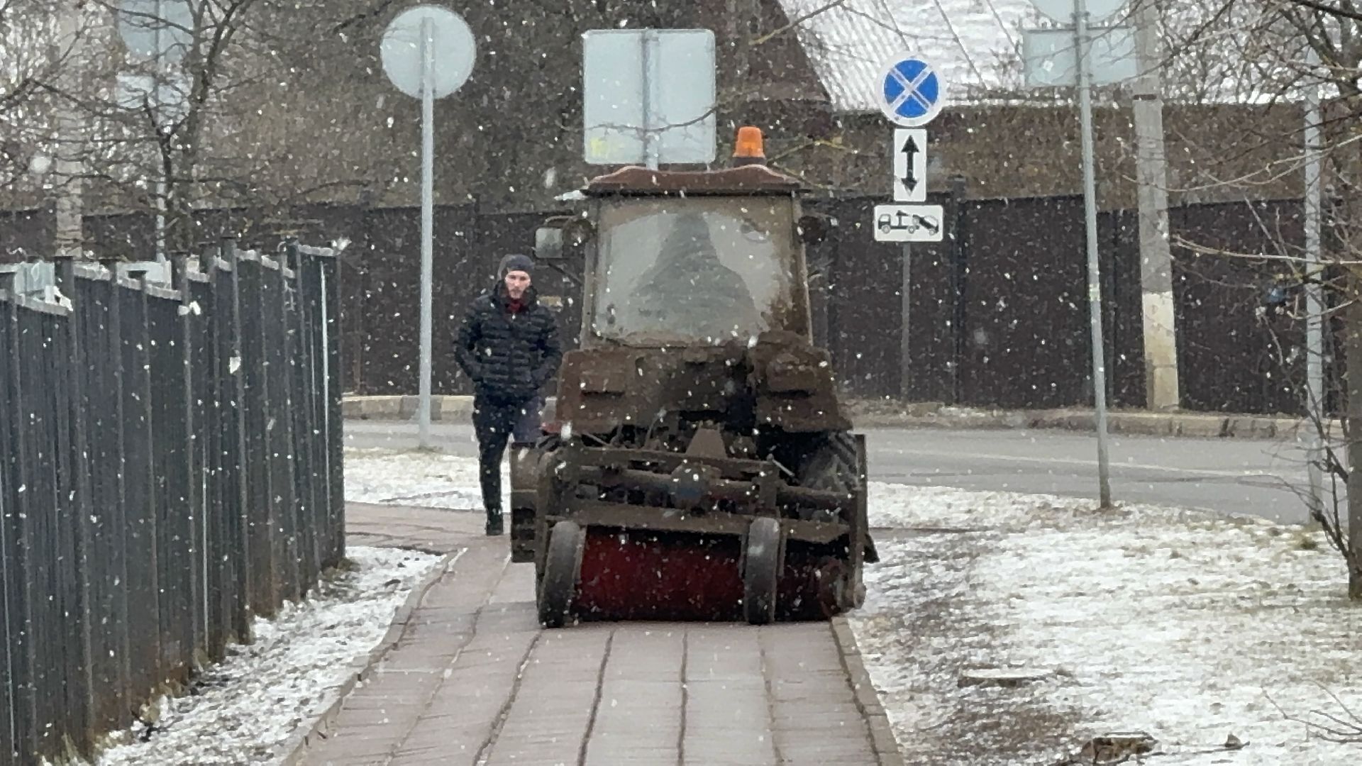 солнечногорск, уборка улиц, чистят снег, коммунальные службы, жители,