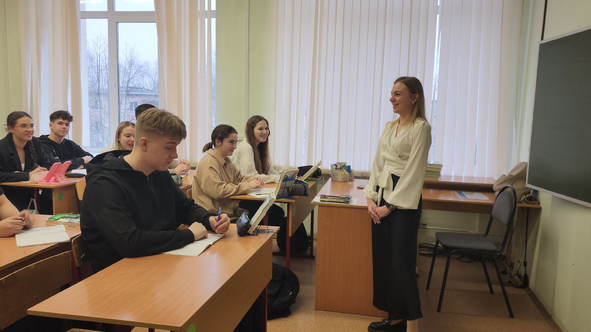 молодой преподаватель, Истра, Школа, учитель русского языка и литературы,