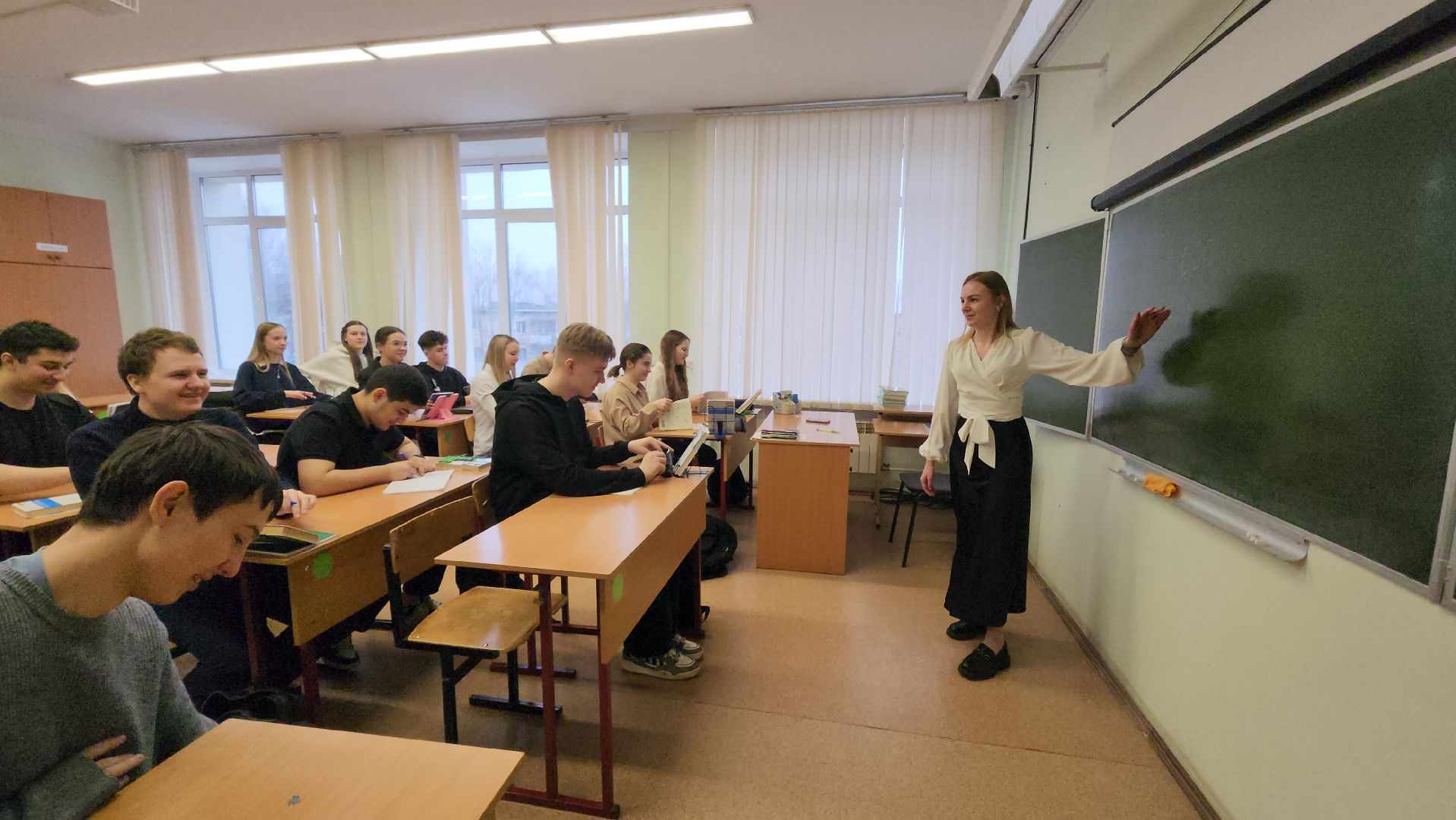 молодой преподаватель, Истра, Школа, учитель русского языка и литературы,