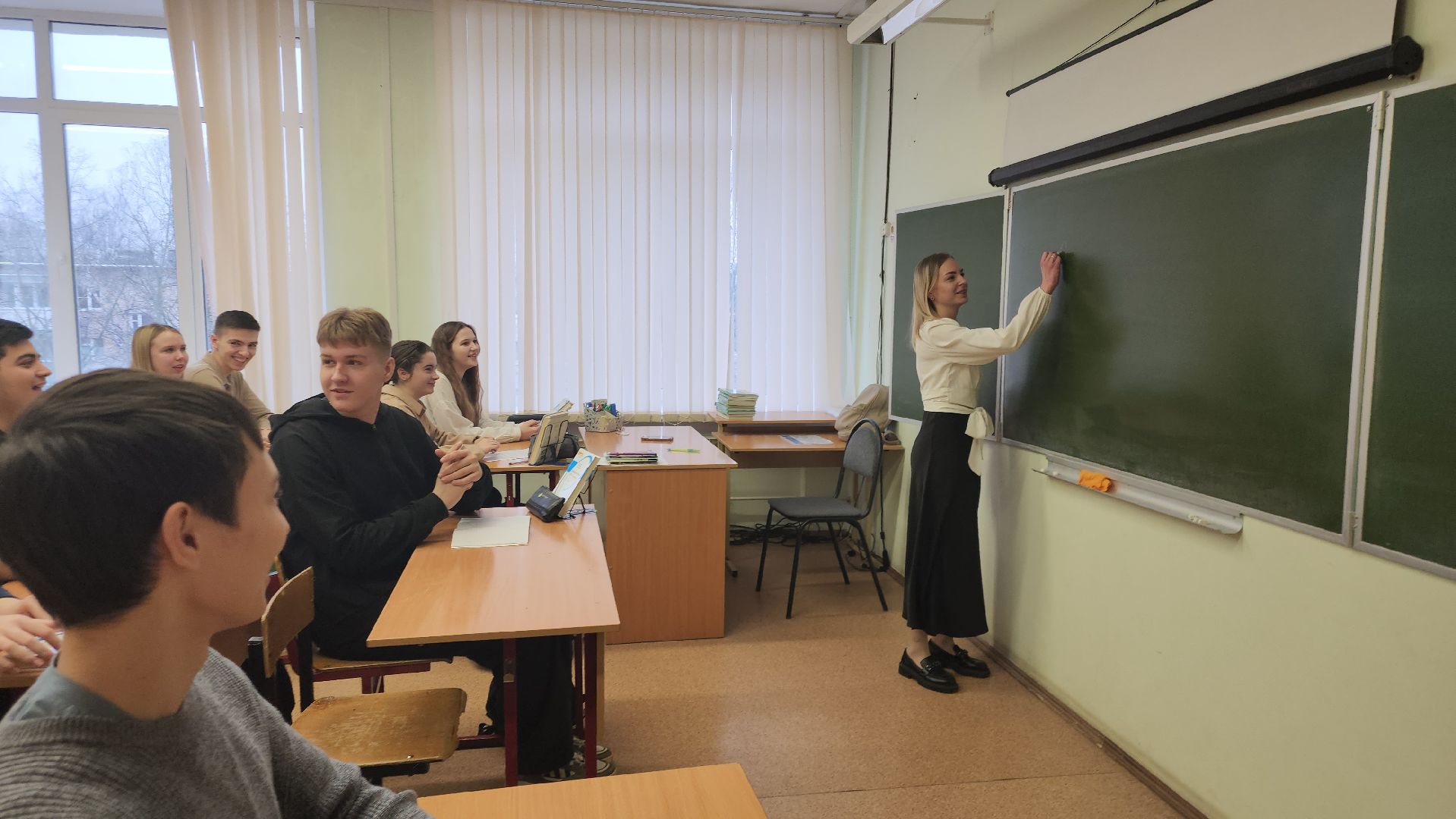 молодой преподаватель, Истра, Школа, учитель русского языка и литературы,