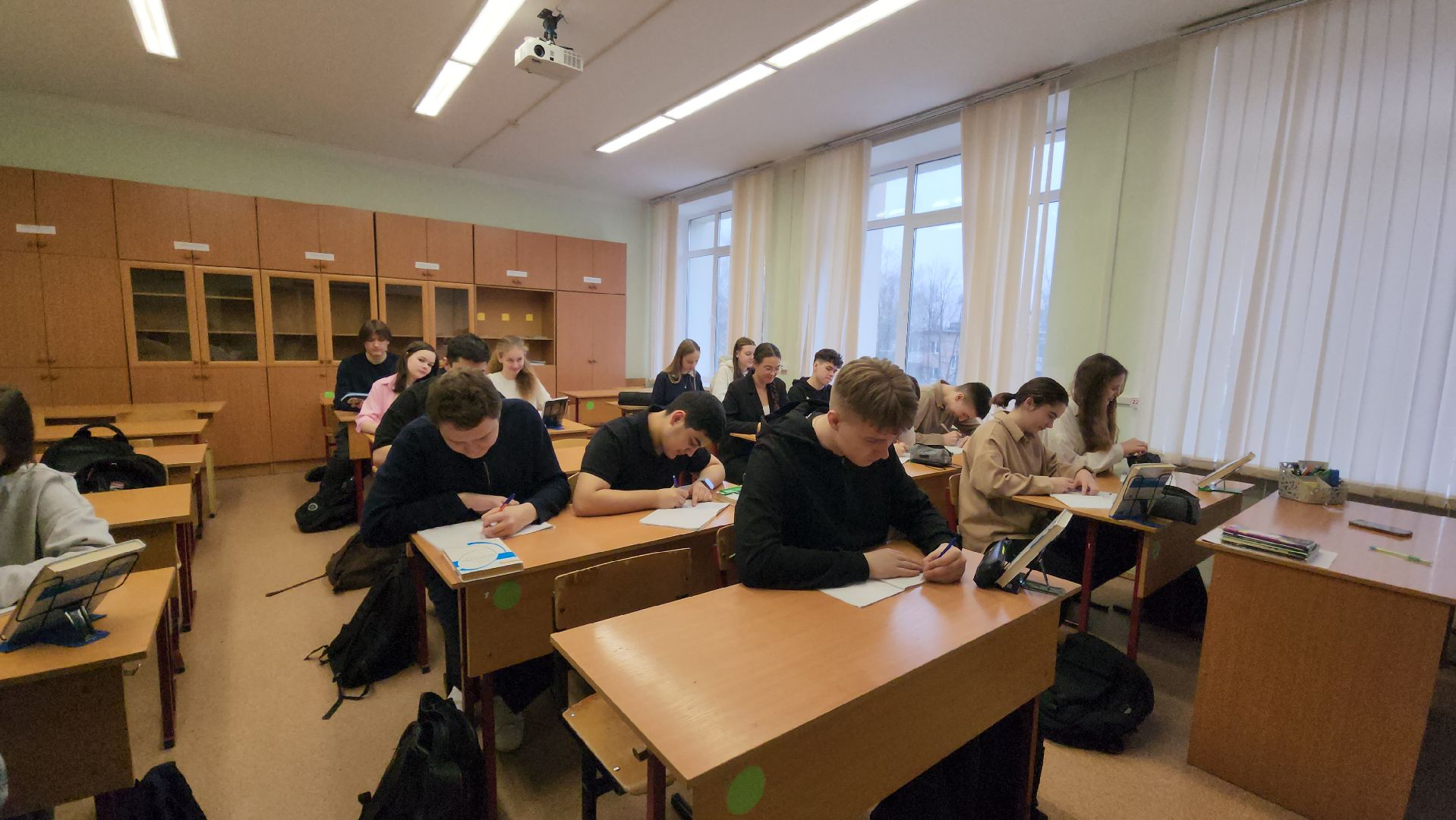 молодой преподаватель, Истра, Школа, учитель русского языка и литературы,