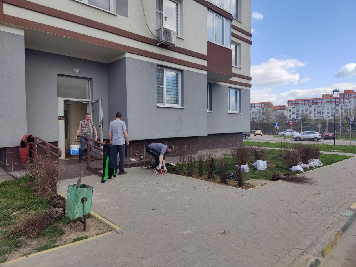 Нахабино, Субботник, ЖК Малина, уборка, деревья