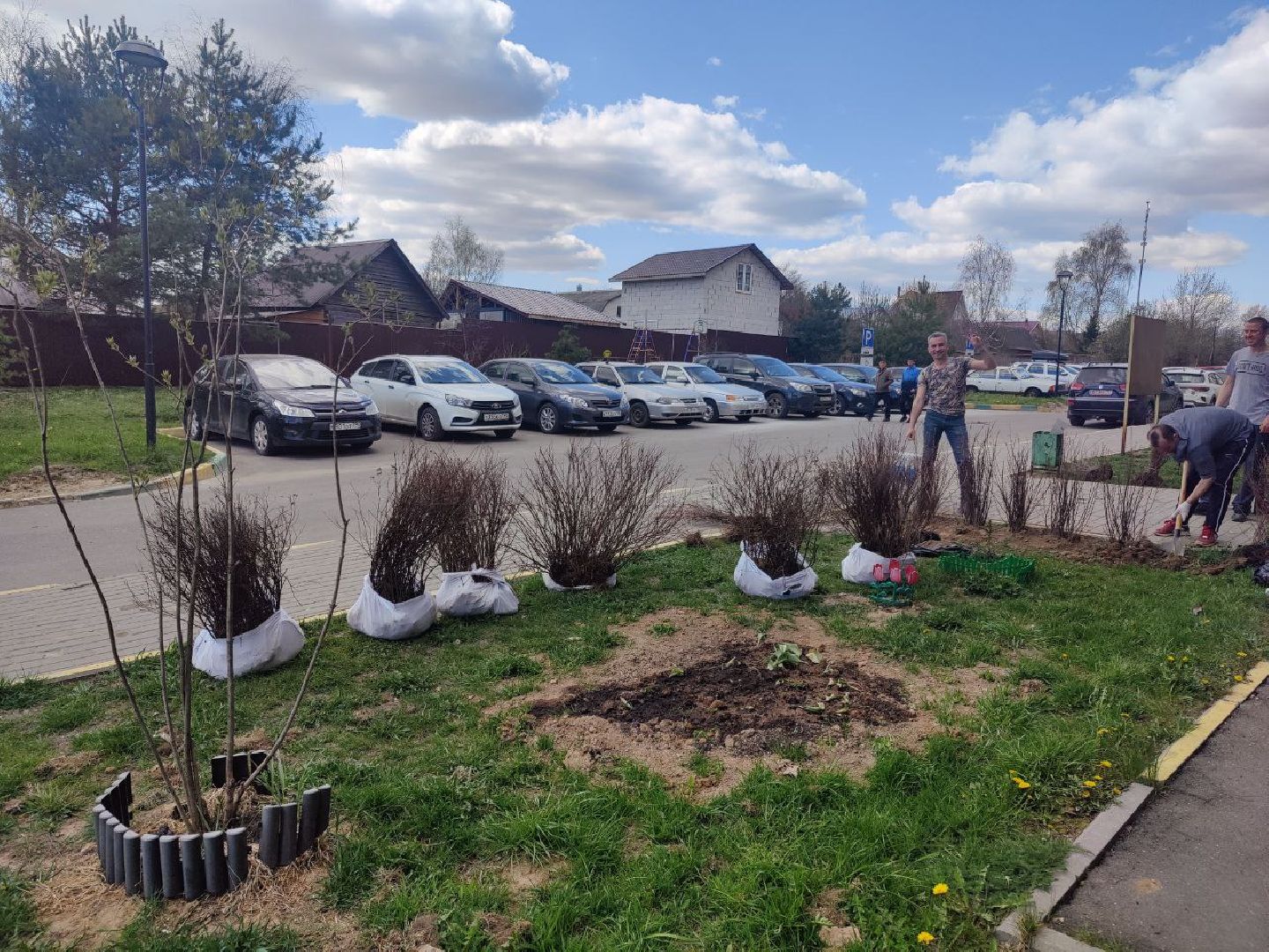 Нахабино, Субботник, ЖК Малина, уборка, деревья