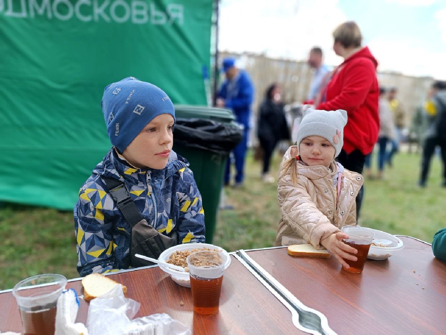 Можайск, Можайский городской округ, Подмосковье, субботник, семья, уборка территории, областной субботник