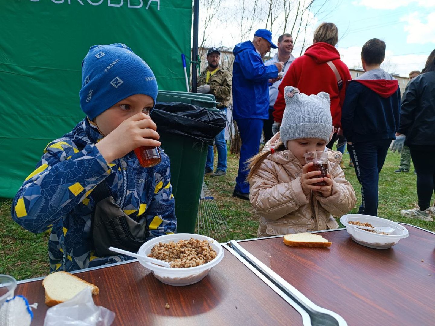 Можайск, Можайский городской округ, Подмосковье, субботник, семья, уборка территории, областной субботник