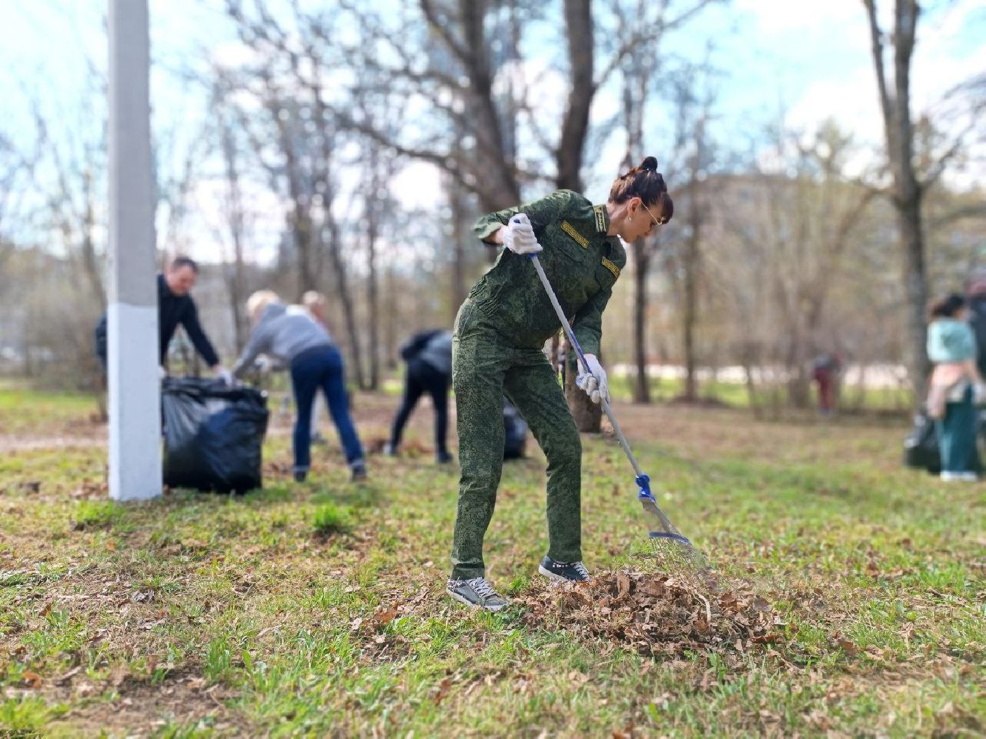 Можайск, Можайский городской округ, Подмосковье, субботник, областной субботник, жители, уборка территории