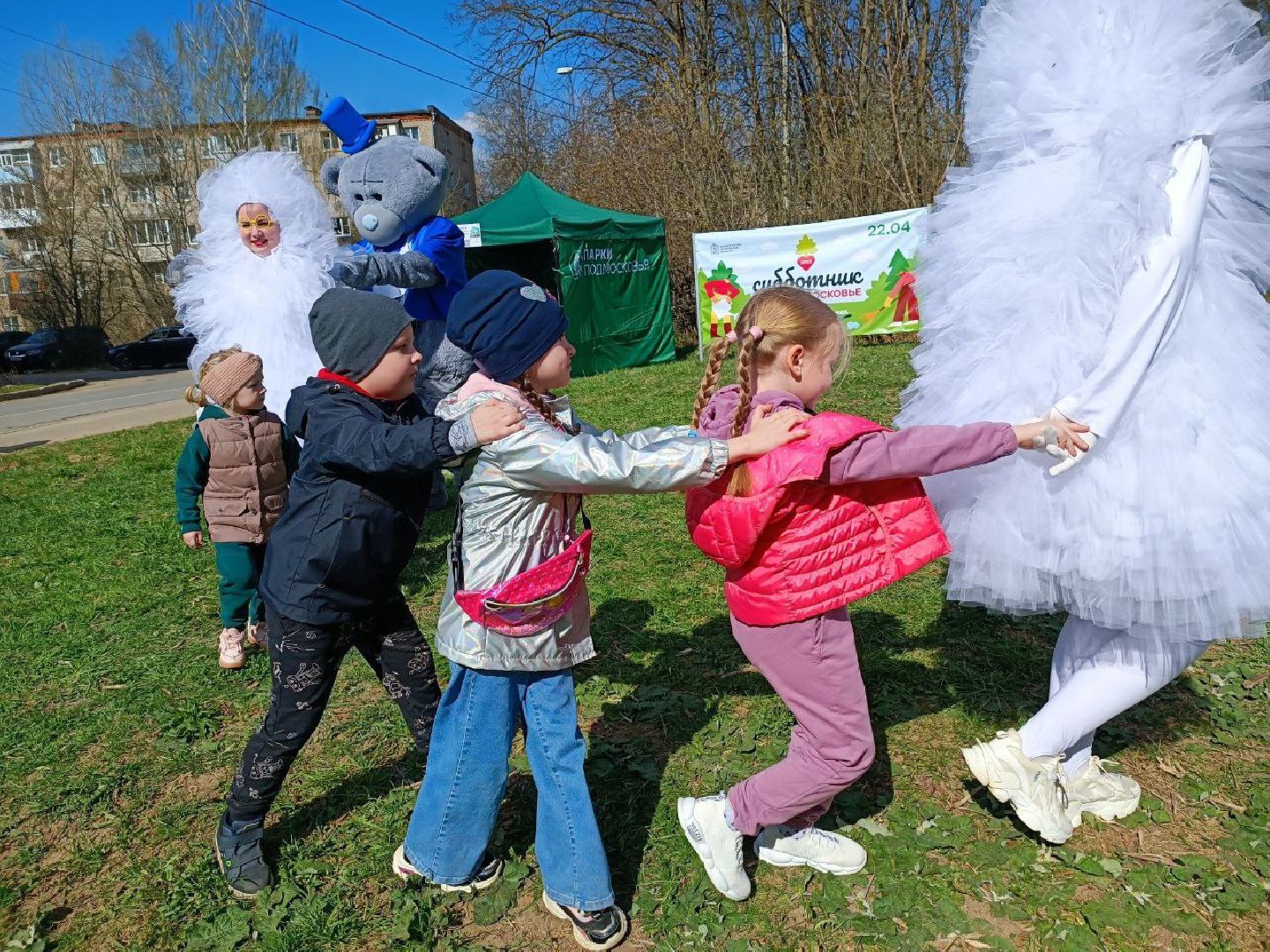 Можайск, Можайский городской округ, Подмосковье, субботник, жители, развлекательная программа