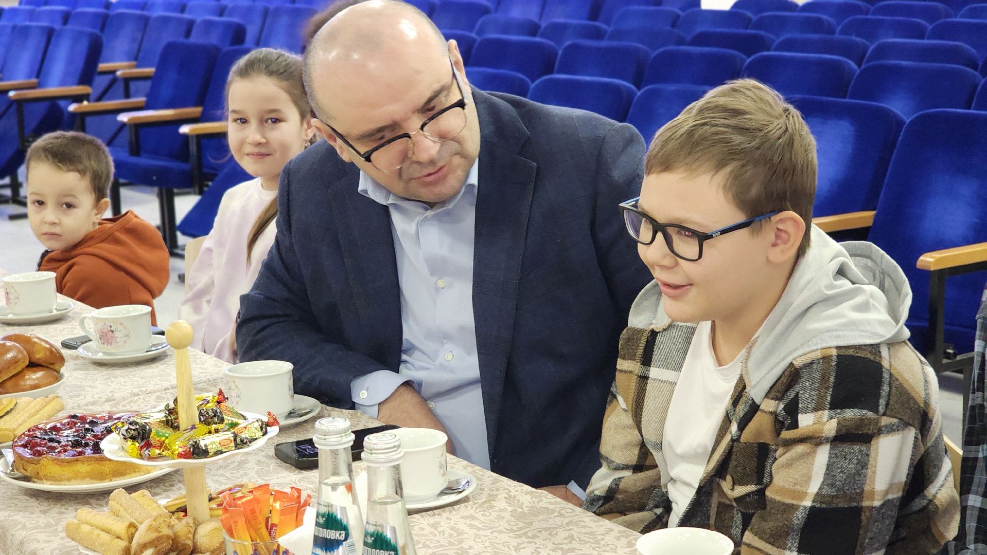 дети, дети с овз, елка желаний, Лосино-Петровский, Росмолодежь, Движение первых,